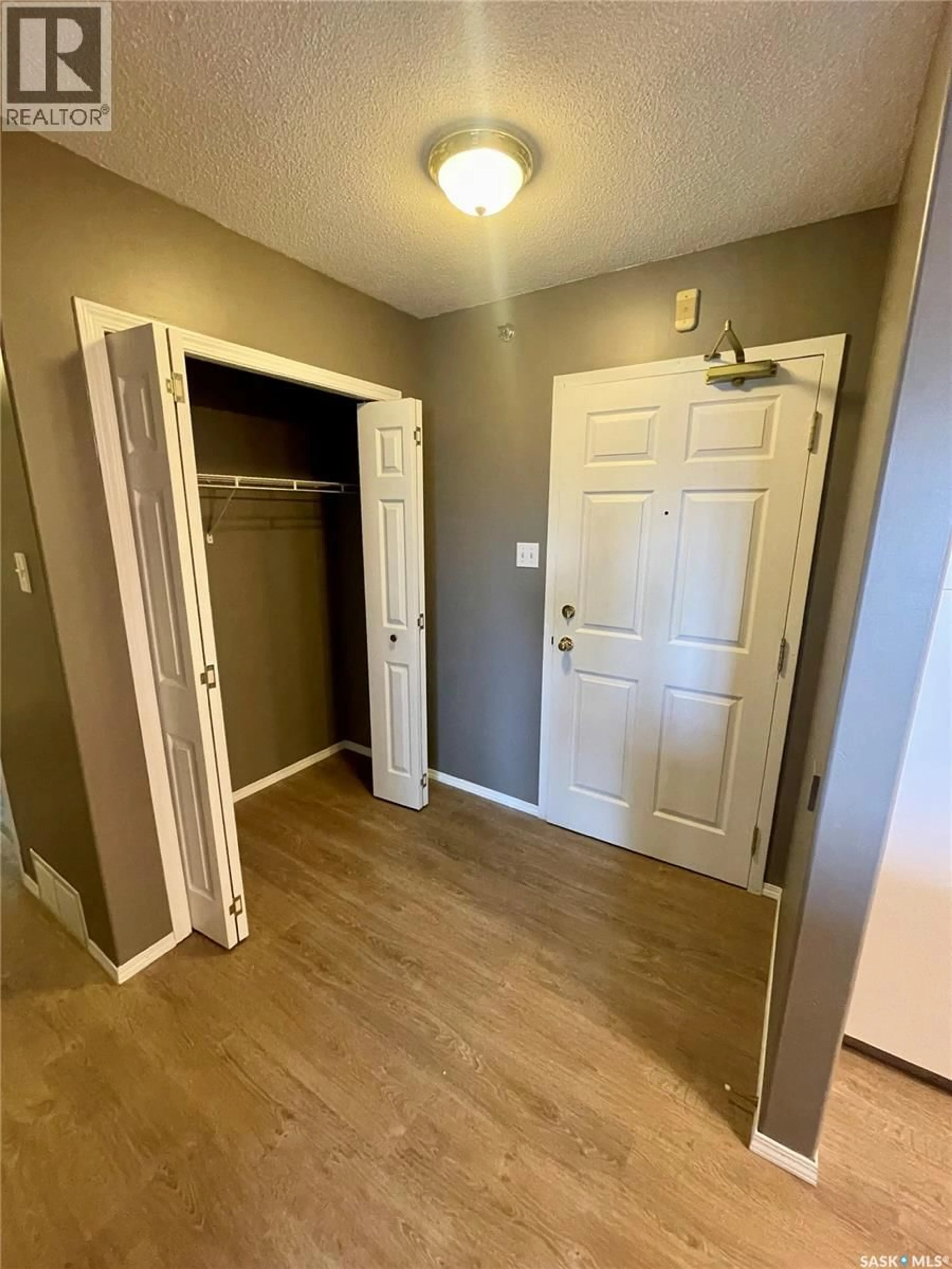 Indoor entryway for 2203 - 410 ANGUS STREET, Regina Saskatchewan S4T2A3