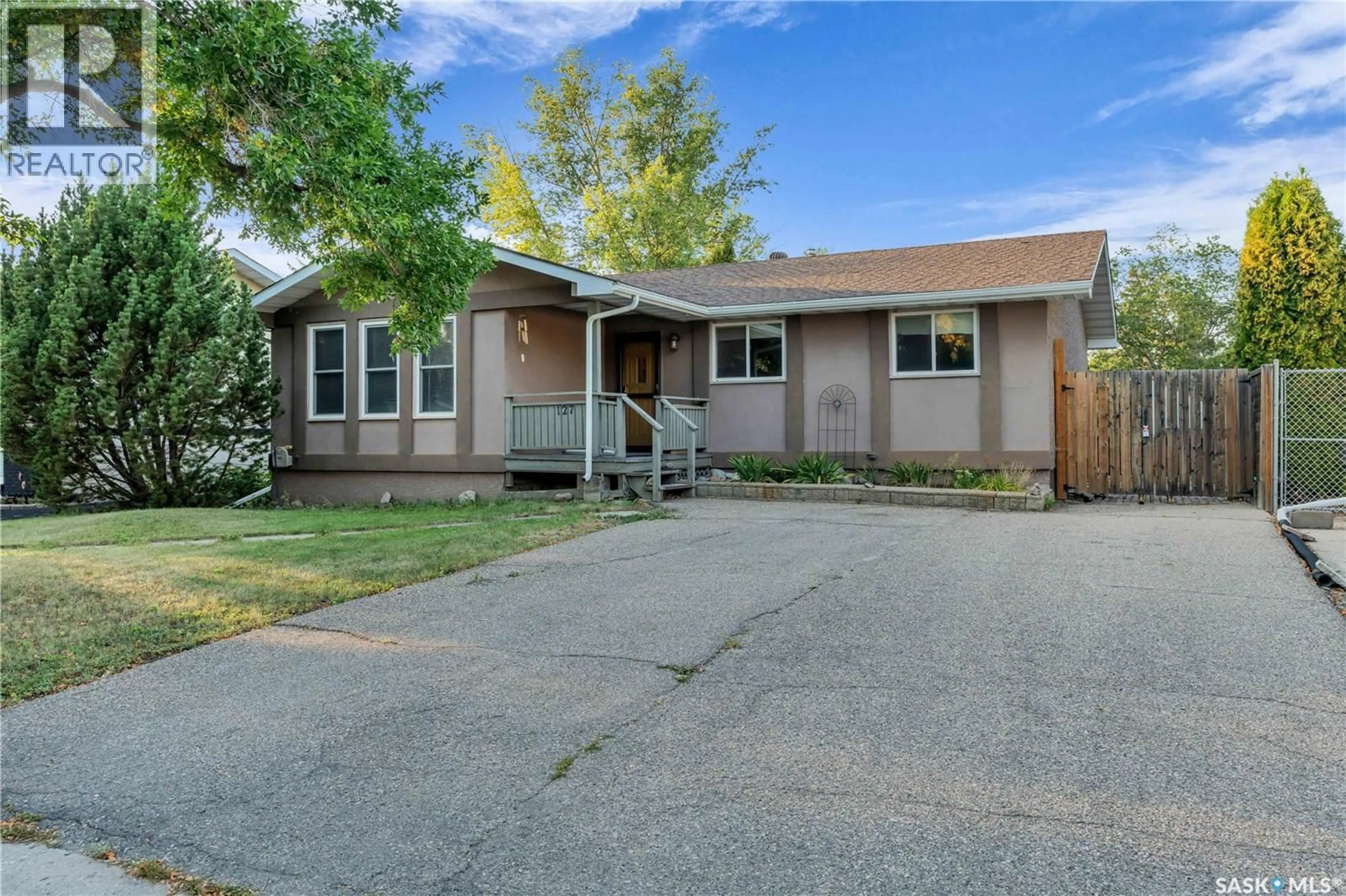 Home with vinyl exterior material, street for 127 SCRIVENER CRESCENT, Regina Saskatchewan S4N4V6