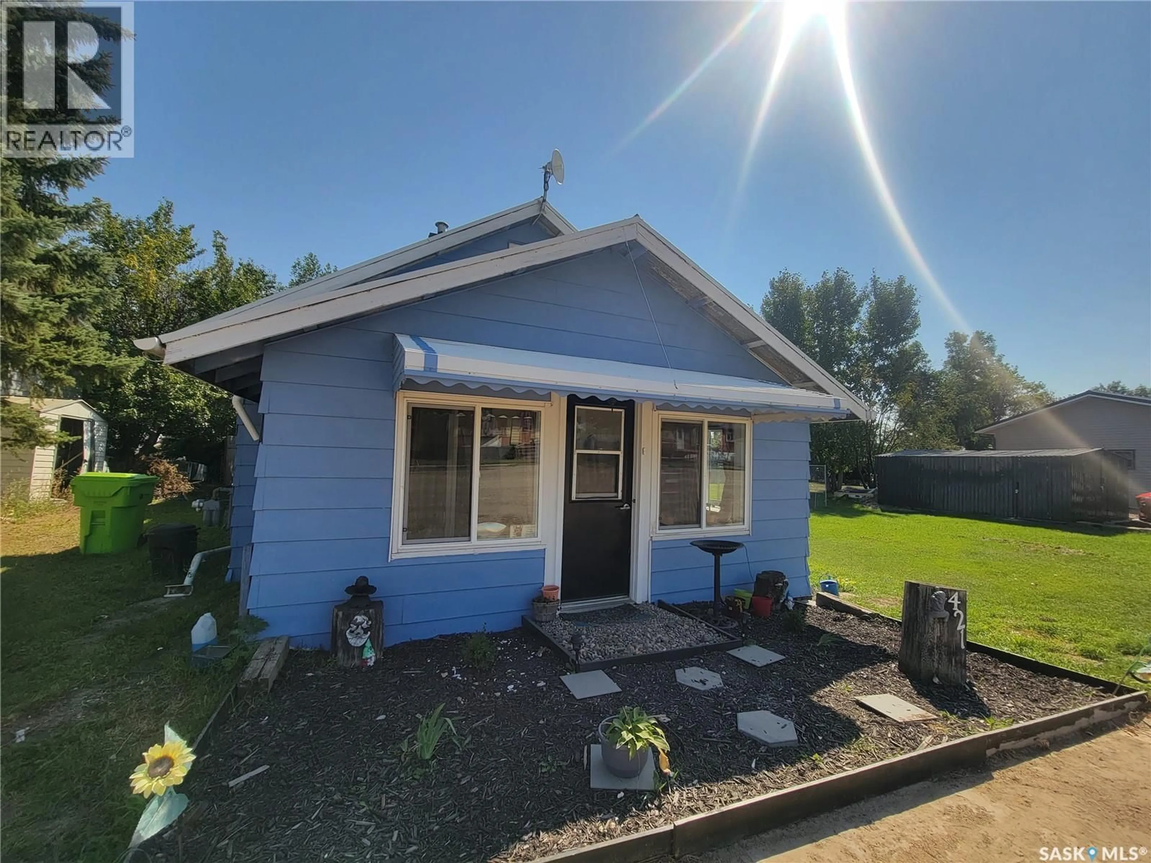 A pic from outside/outdoor area/front of a property/back of a property/a pic from drone, street for 421 4TH STREET, Denzil Saskatchewan S0L2S0