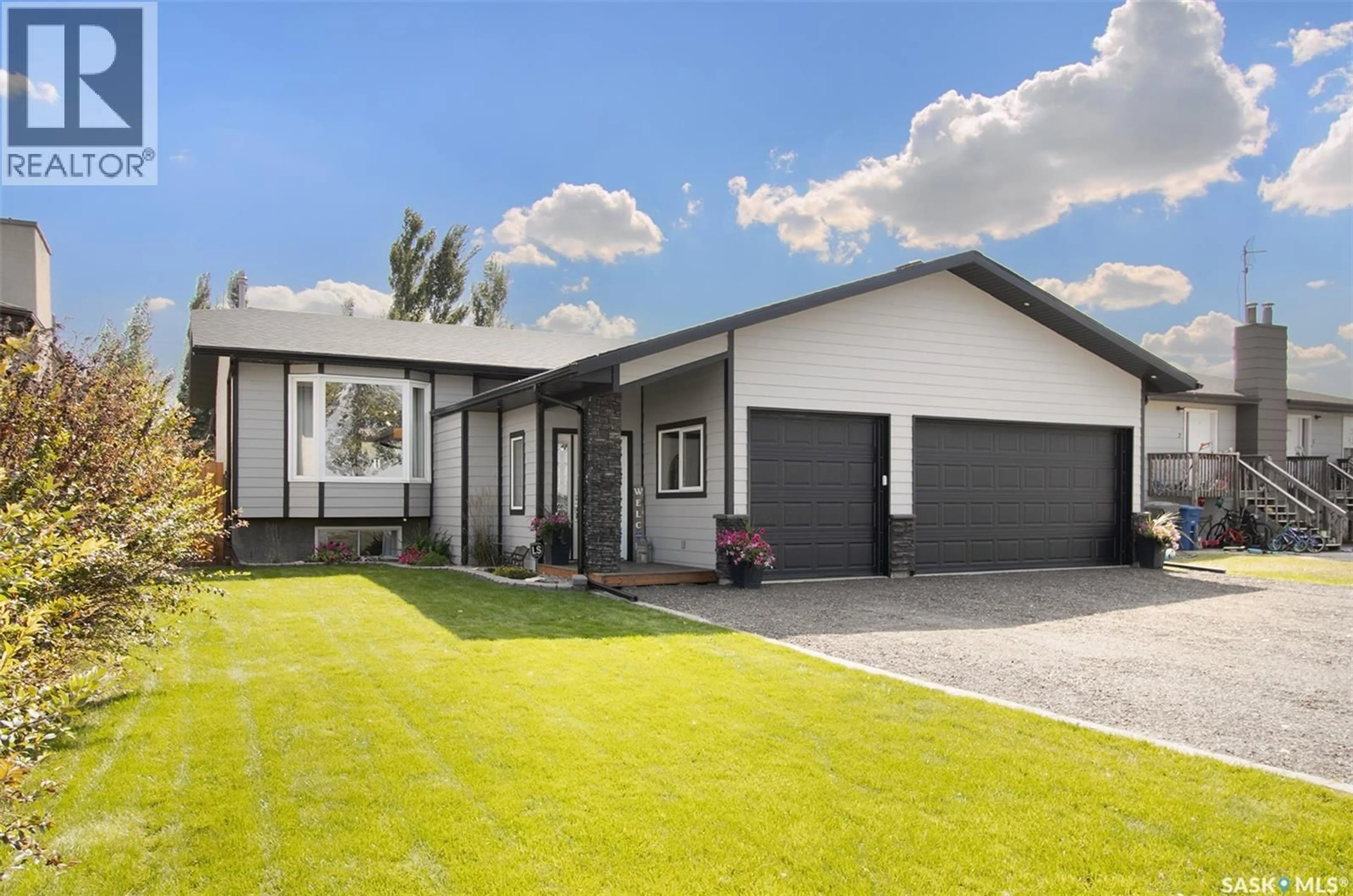 Home with vinyl exterior material, street for 607 RAILWAY STREET, Balgonie Saskatchewan S0G0E0