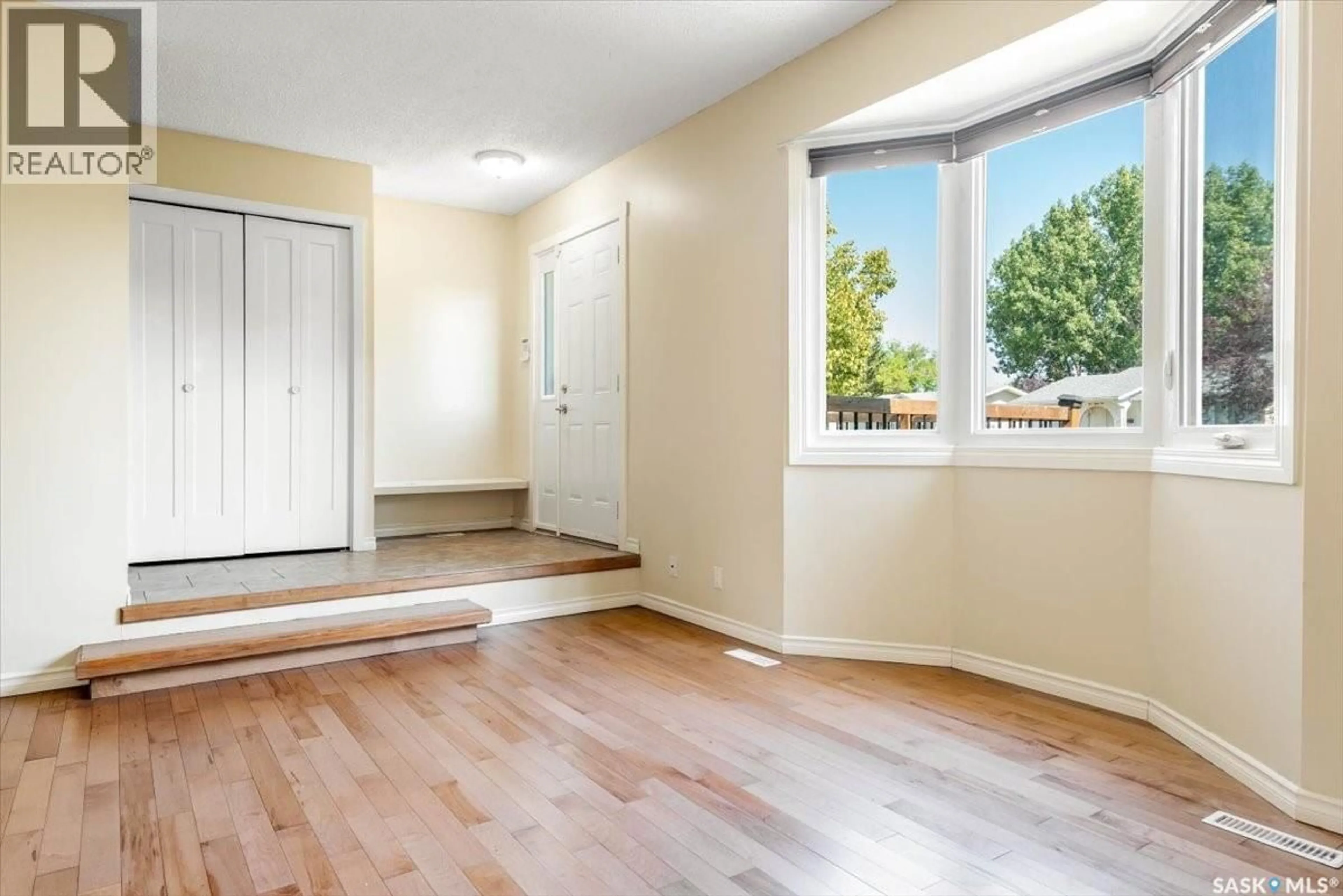 Indoor entryway for 126 MCSHERRY CRESCENT, Regina Saskatchewan S4T7B8