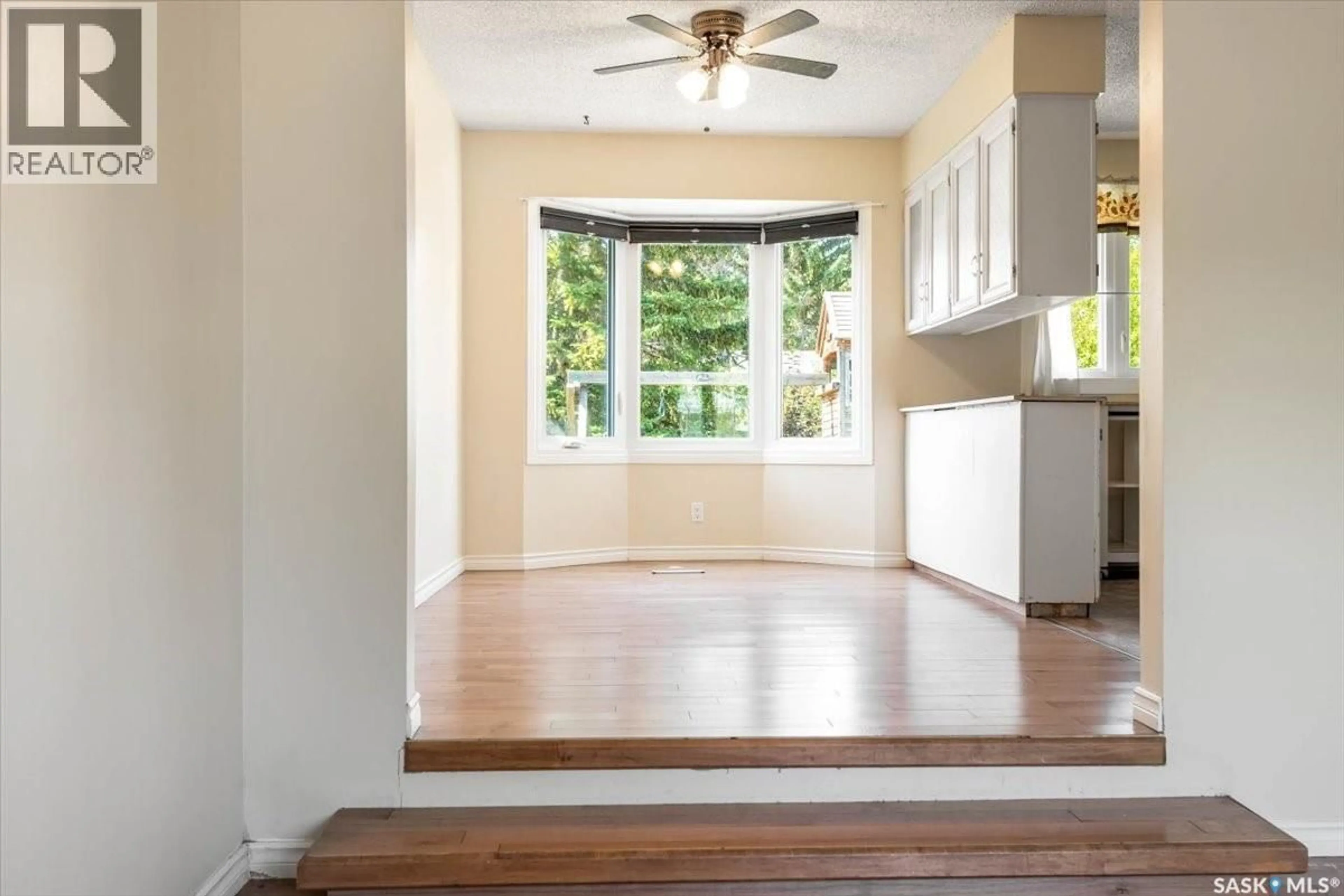 Indoor entryway for 126 MCSHERRY CRESCENT, Regina Saskatchewan S4T7B8