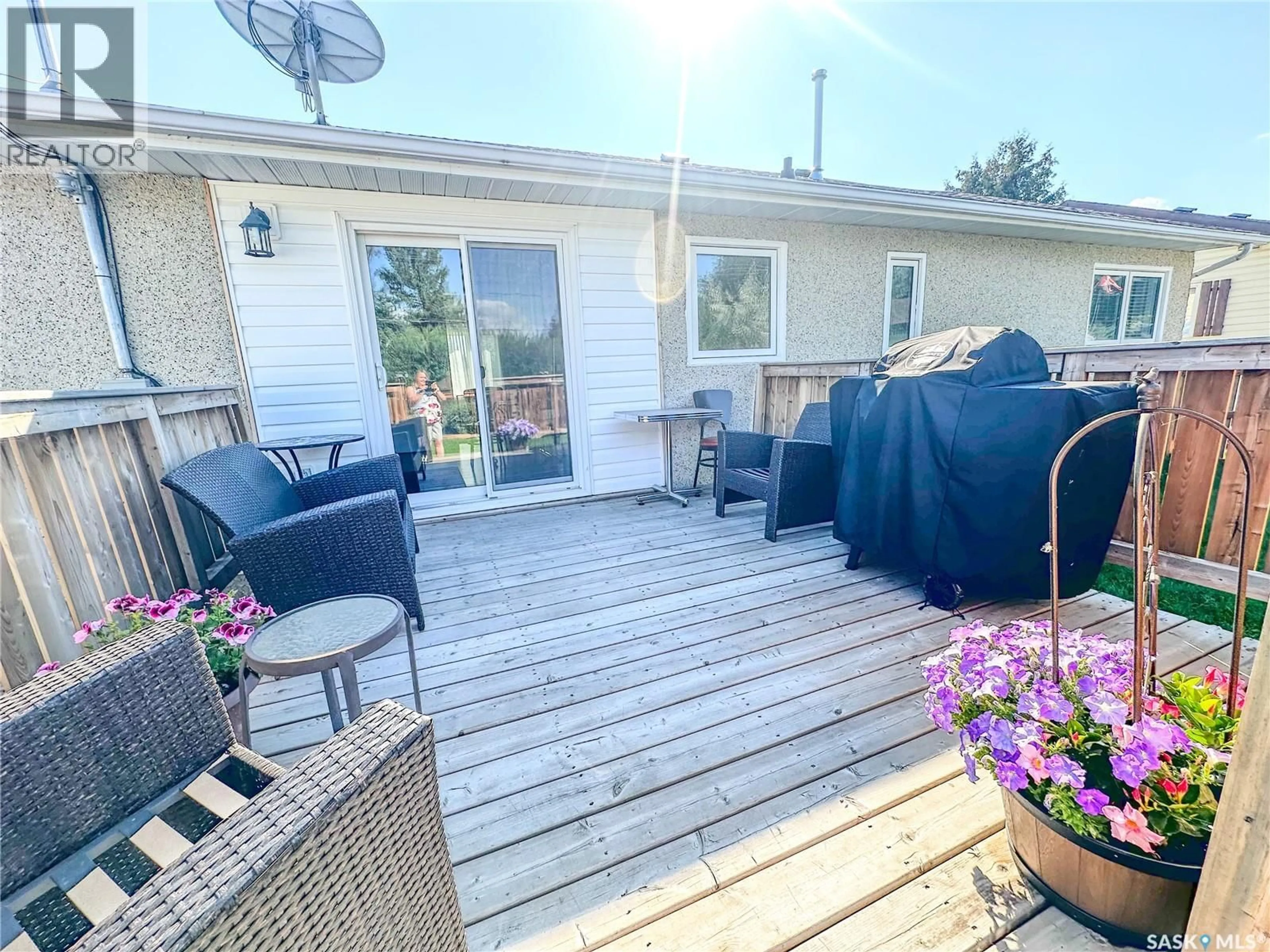Patio, water/lake/river/ocean view for 450 8TH AVENUE, Melville Saskatchewan S0A2P0