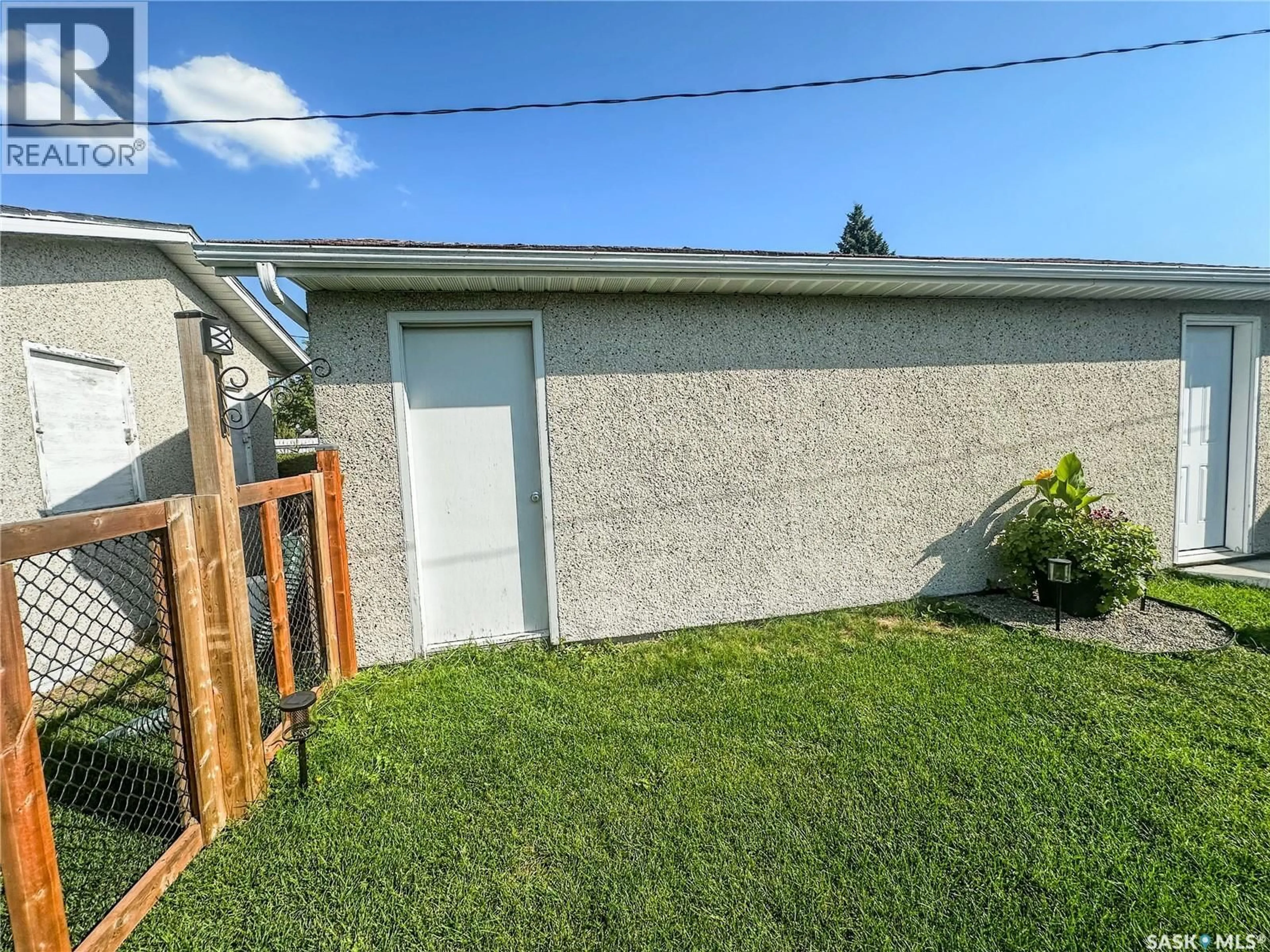 Shed for 450 8TH AVENUE, Melville Saskatchewan S0A2P0