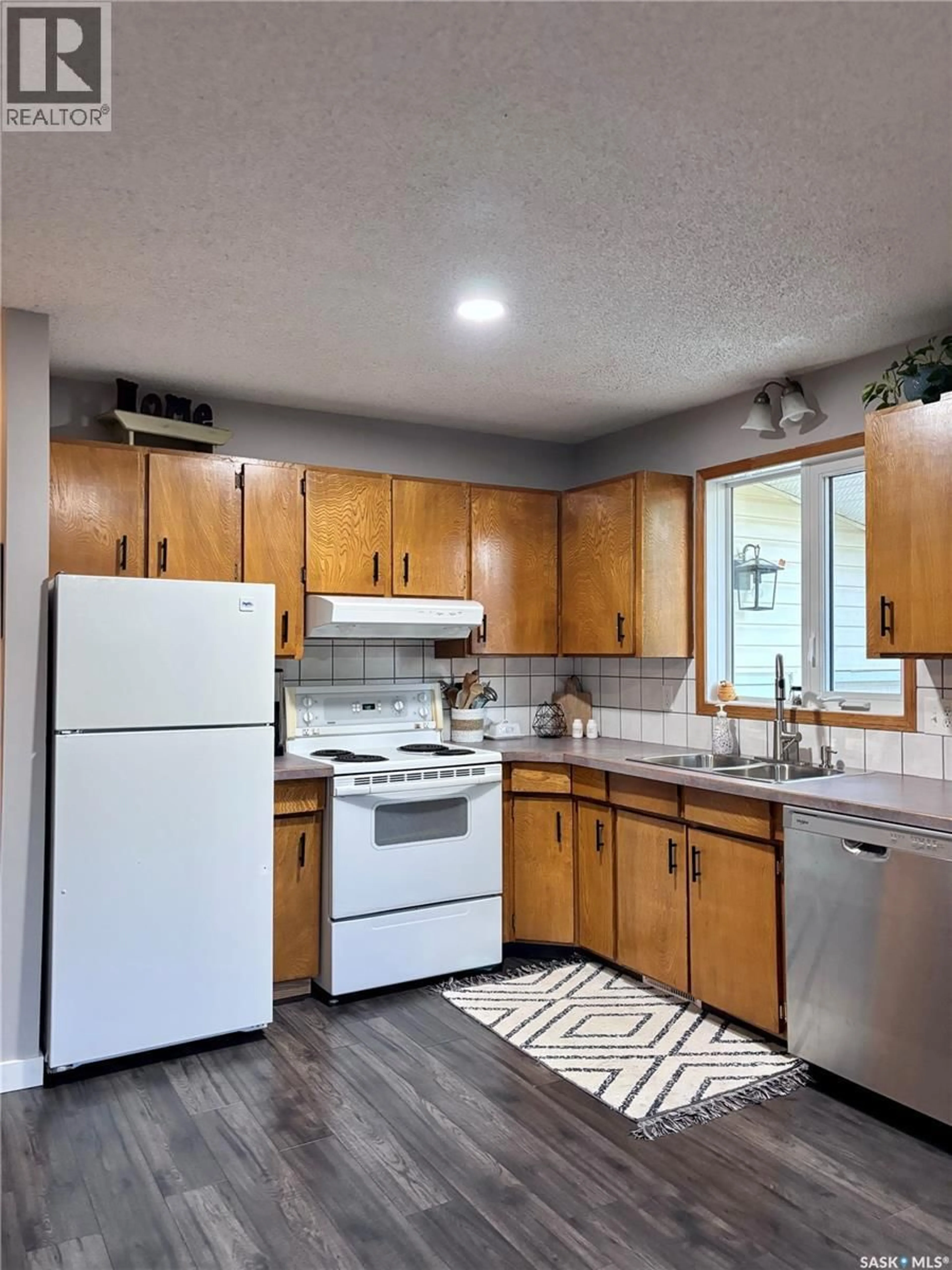 Standard kitchen, unknown for 609 KING STREET, Cudworth Saskatchewan S0K1B0