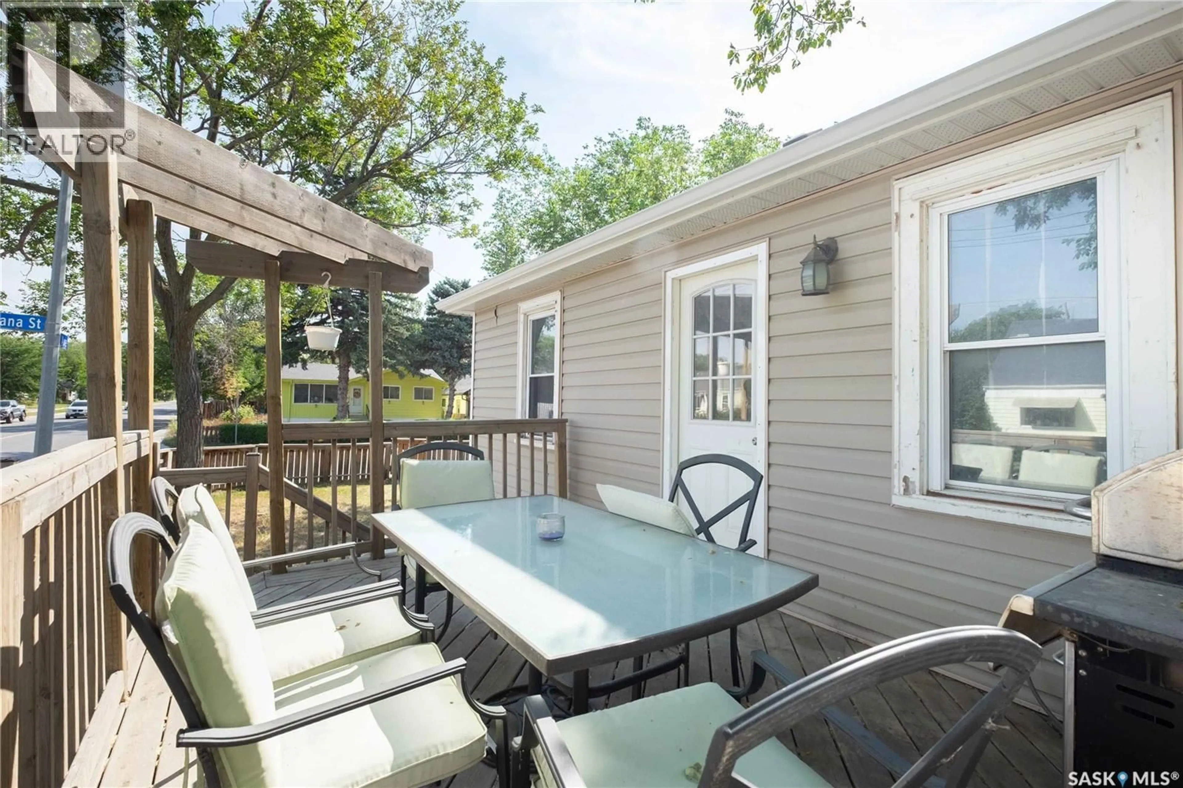 Patio, street for 1000 WASCANA STREET, Regina Saskatchewan S4T4H7