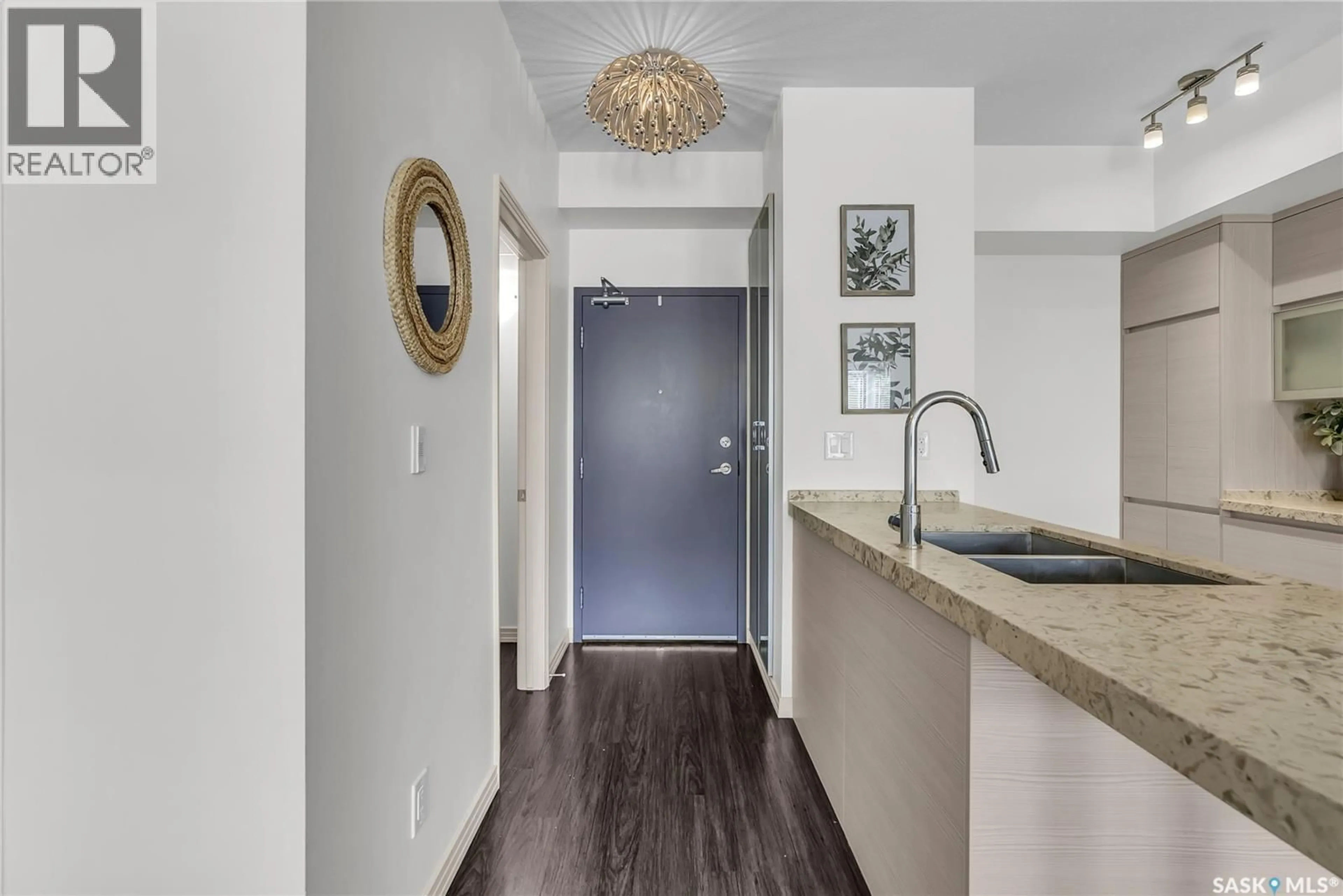 Indoor entryway for 221 223 EVERGREEN SQUARE, Saskatoon Saskatchewan S7W0W2
