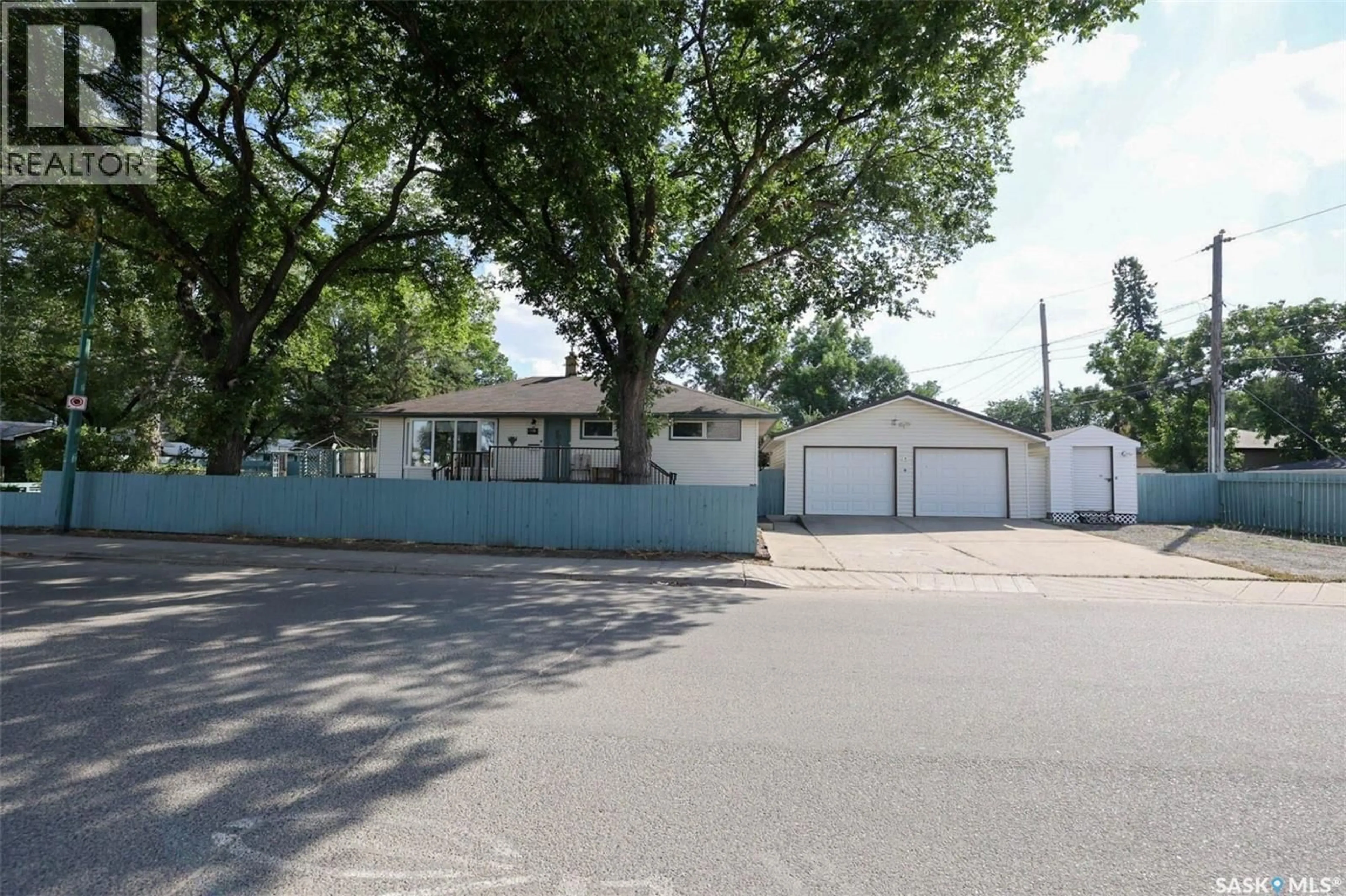 Unknown for 901 17TH AVENUE, Regina Saskatchewan S4N0Y9