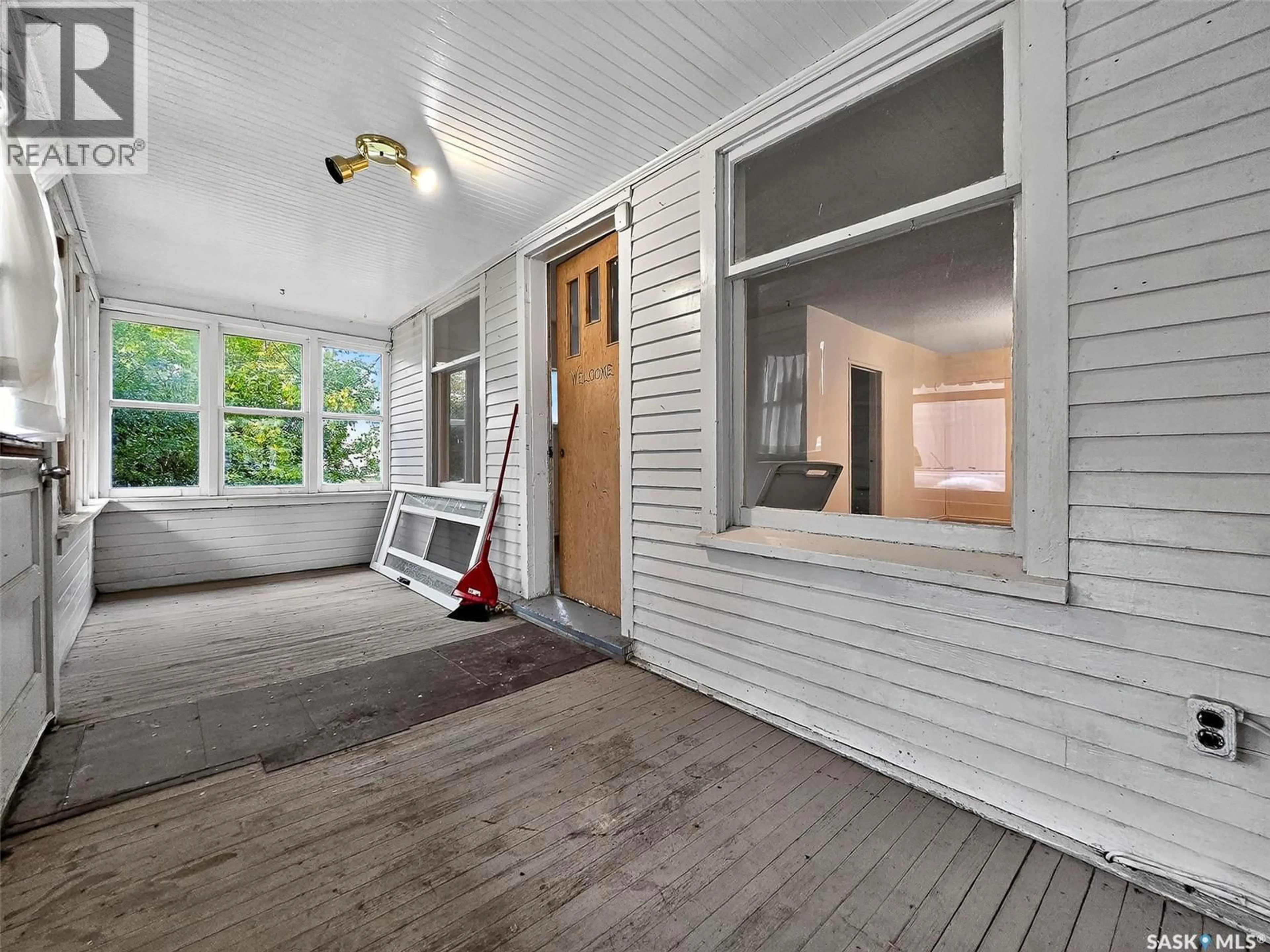 Indoor entryway for 311 3RD STREET, Chaplin Saskatchewan S0H0V0