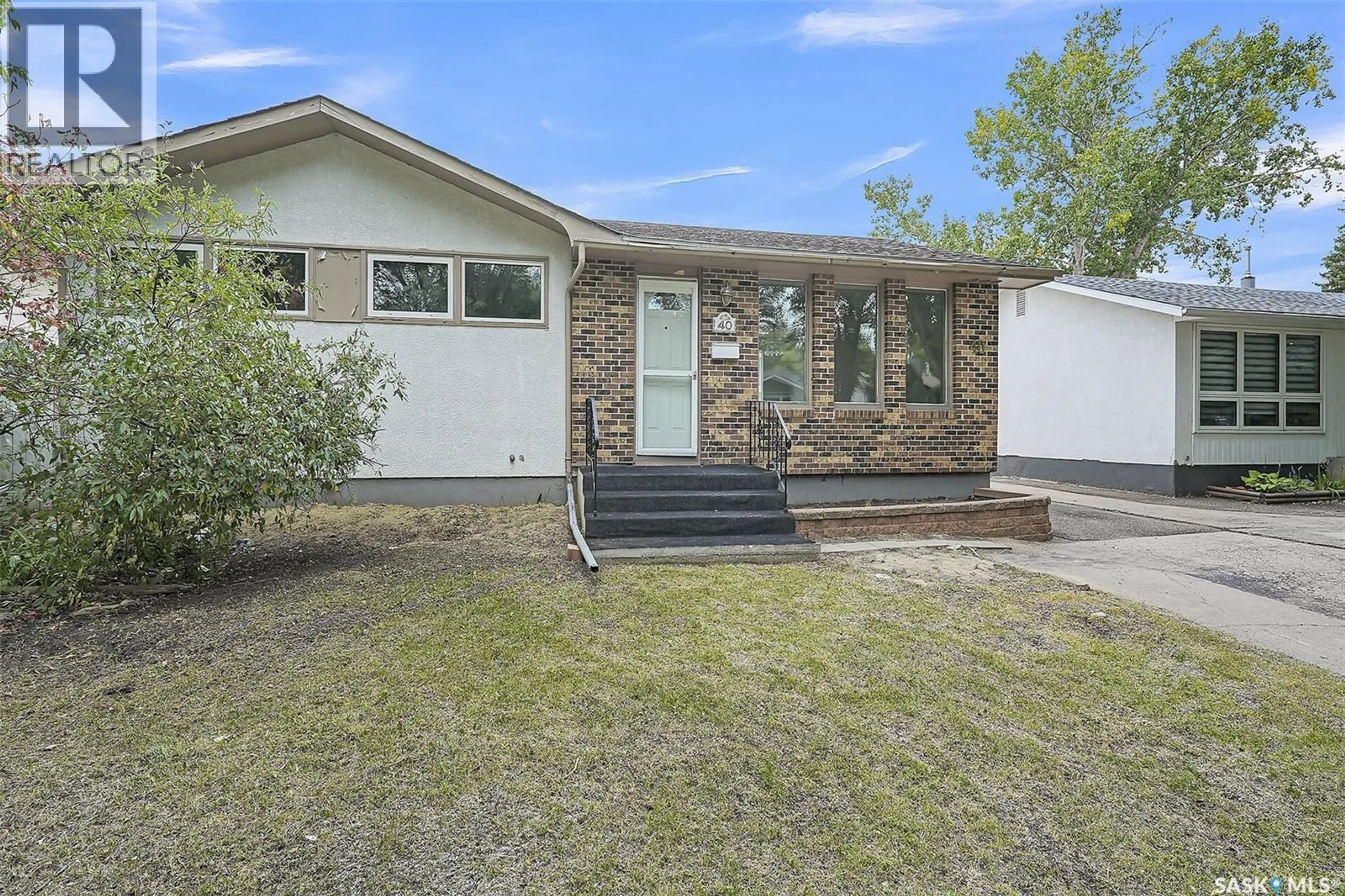 Home with vinyl exterior material, street for 40 RICHARDSON CRESCENT, Regina Saskatchewan S4S4J3