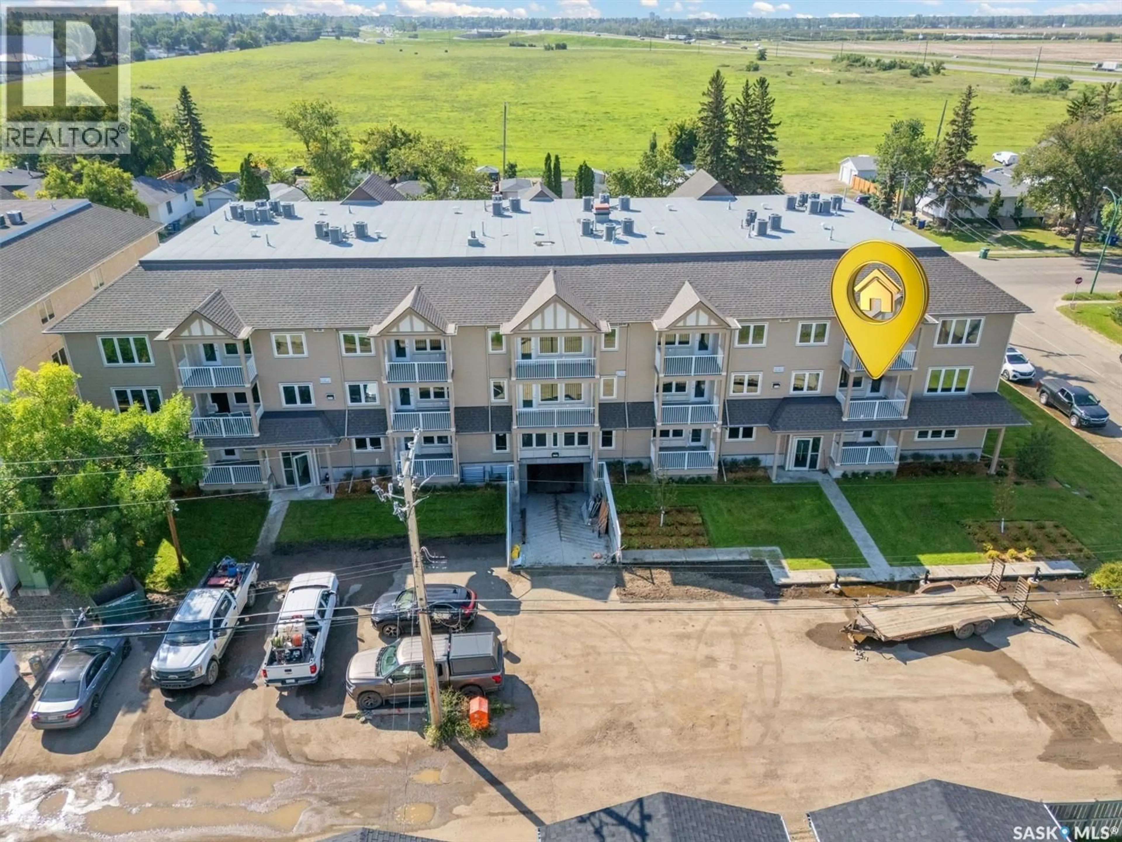 A pic from outside/outdoor area/front of a property/back of a property/a pic from drone, building for 209 318 108TH STREET, Saskatoon Saskatchewan S7N1P8