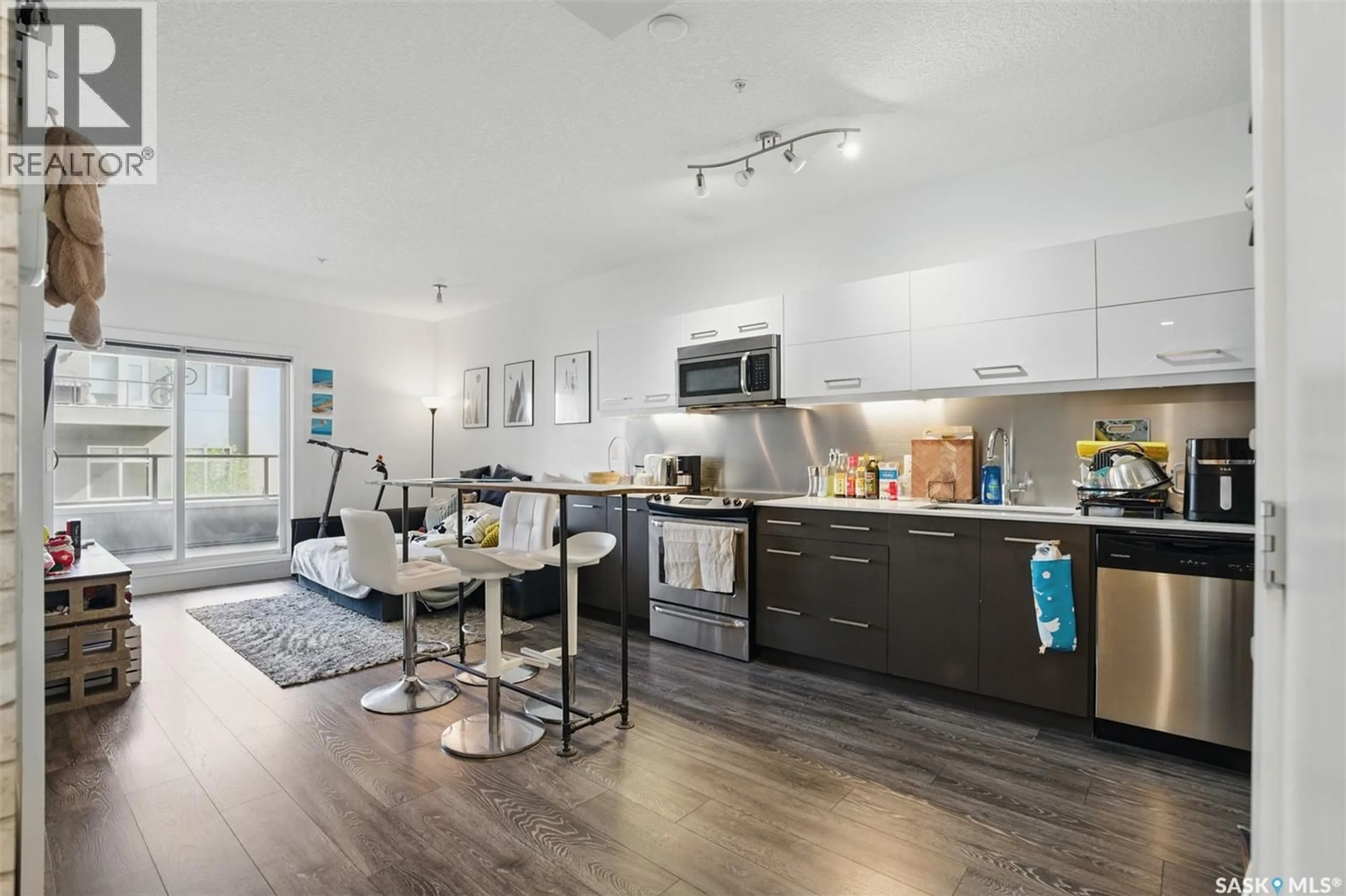 Open concept kitchen, wood/laminate floor for S - 221 404 C AVENUE, Saskatoon Saskatchewan S7M5M9