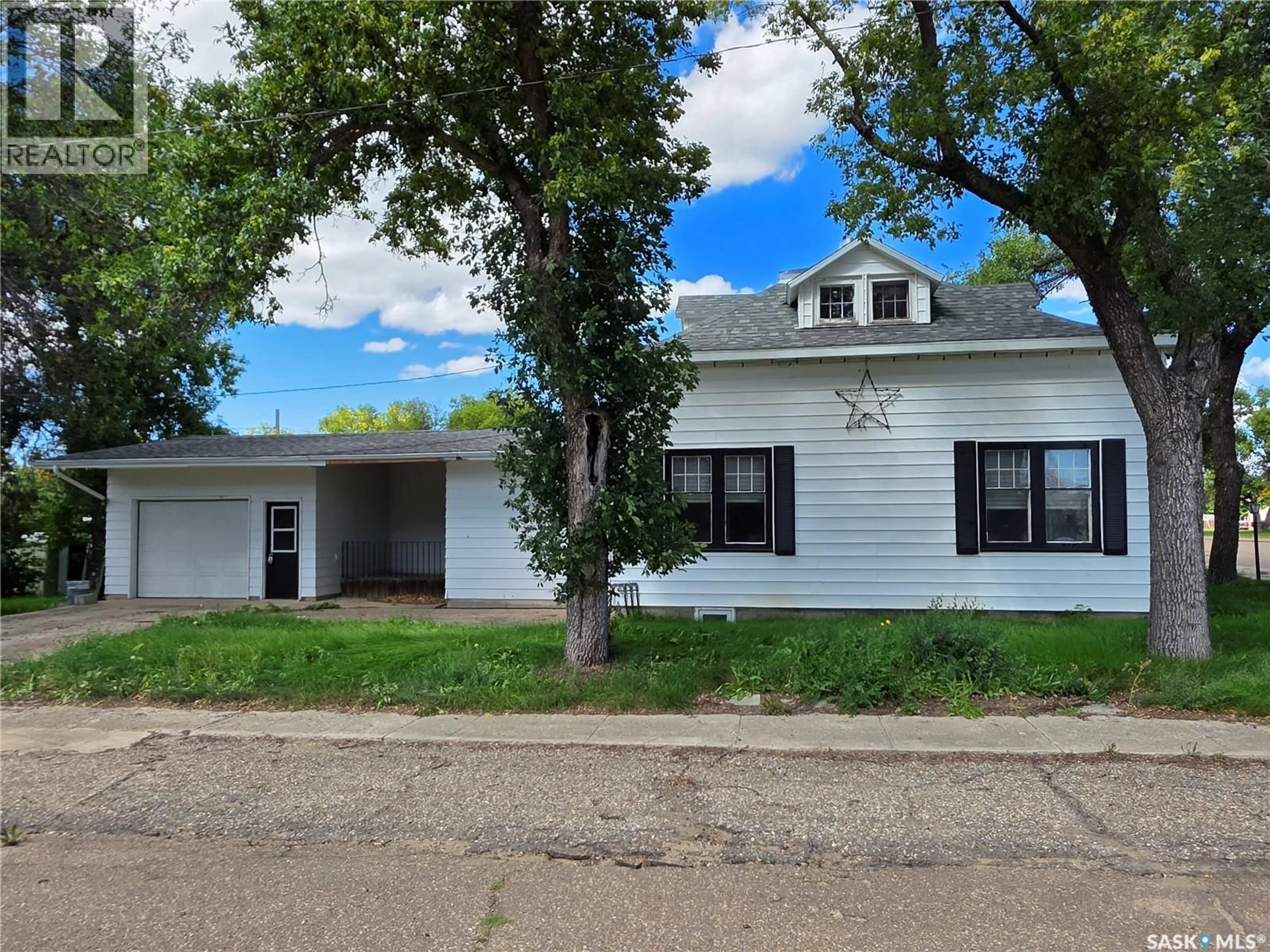 Home with vinyl exterior material, street for 304 LEONARD STREET, Herbert Saskatchewan S0H2A0
