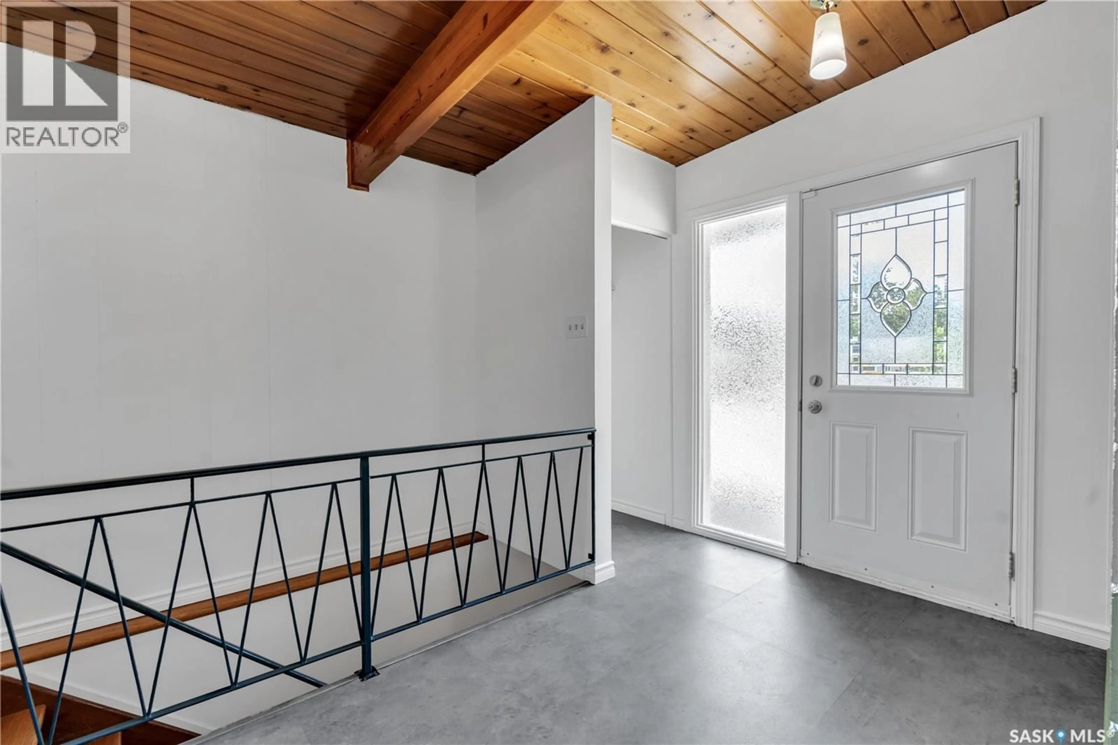 Indoor entryway for 115 BALDWIN CRESCENT, Saskatoon Saskatchewan S7H3M5