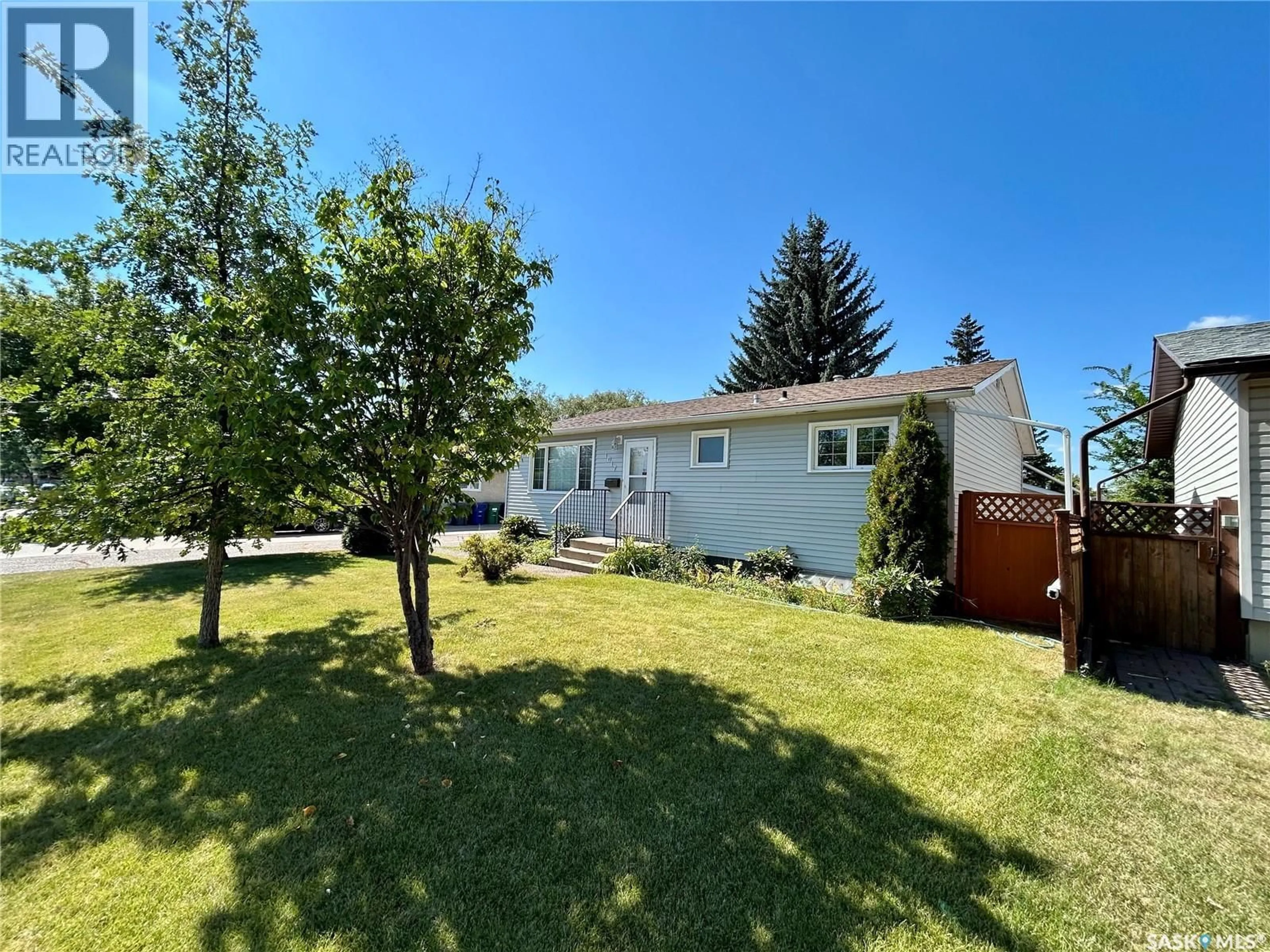 A pic from outside/outdoor area/front of a property/back of a property/a pic from drone, unknown for 1017 MATHESON DRIVE, Saskatoon Saskatchewan S7K3Y9