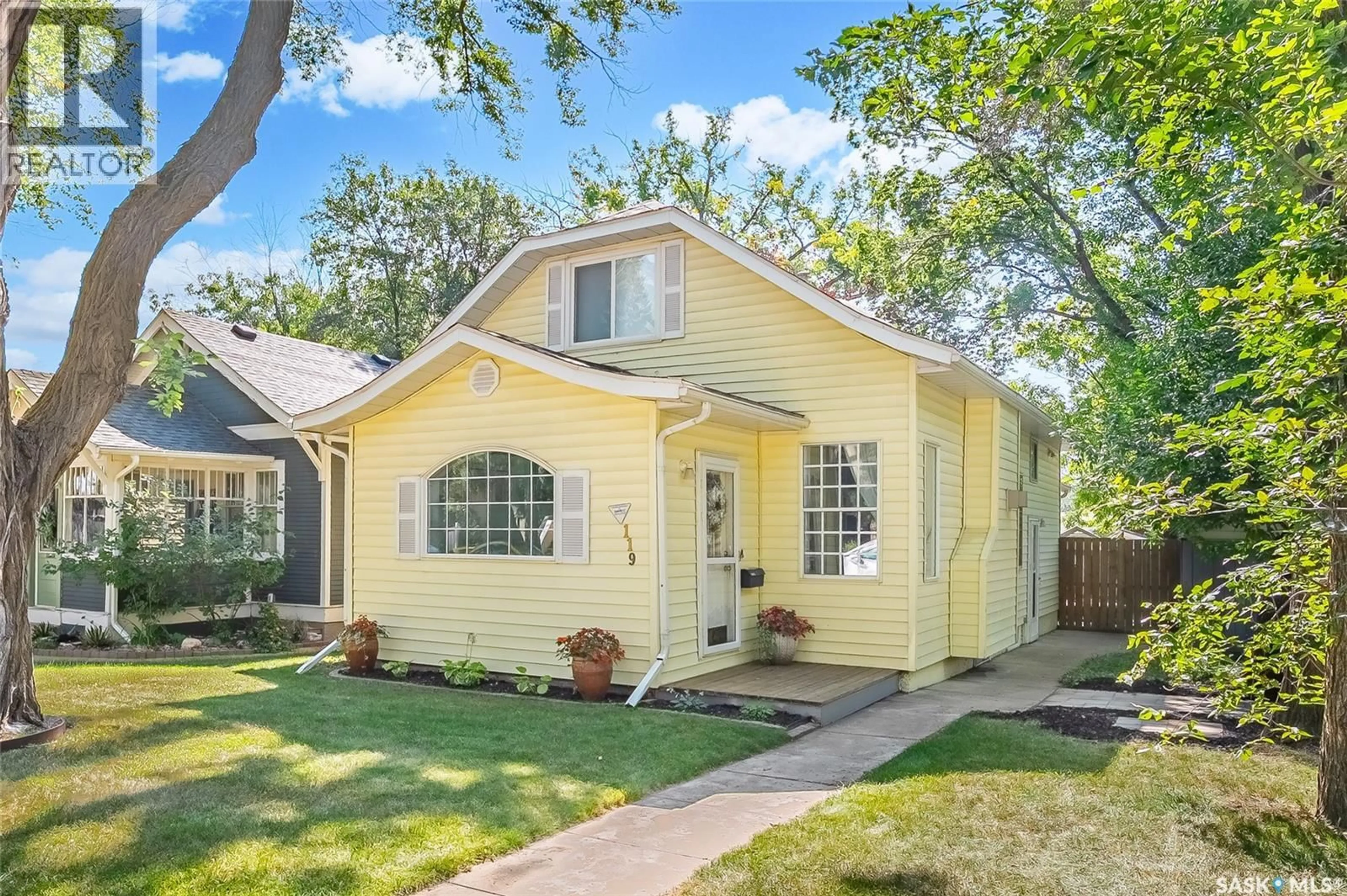 Home with vinyl exterior material, street for 119 28TH STREET, Saskatoon Saskatchewan S7L0K1