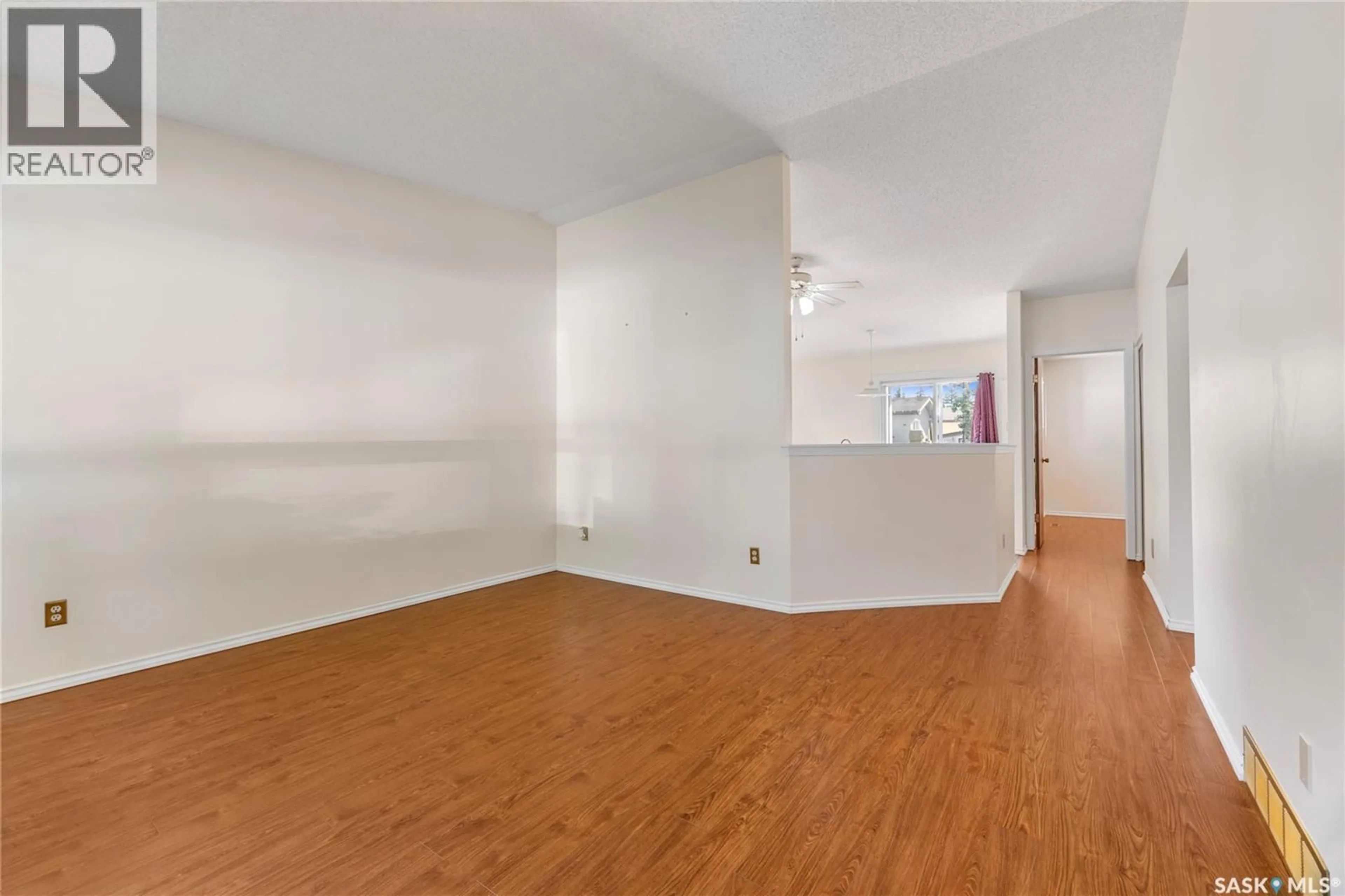 A pic of a room for E - 2709 MEADOW LANE, Regina Saskatchewan S4V1L7