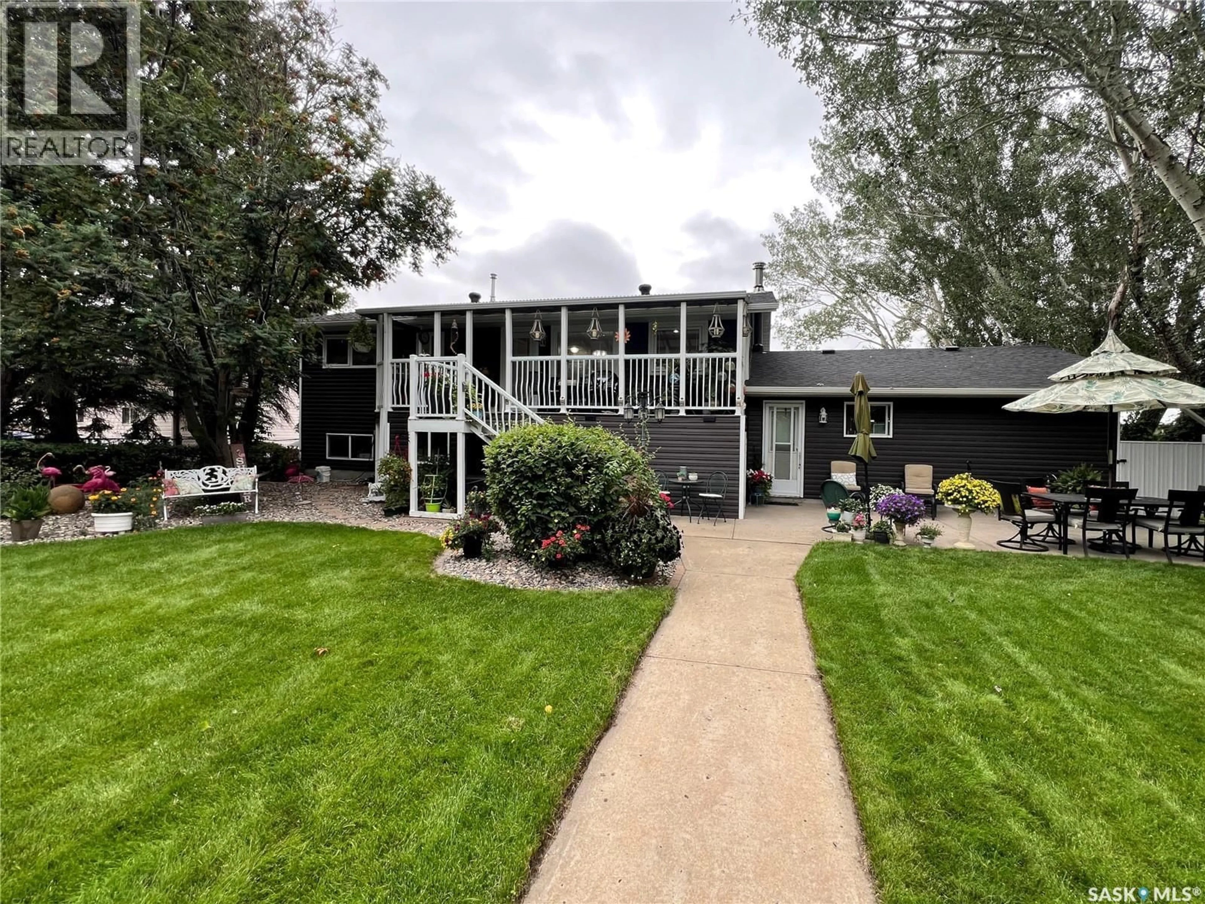 Home with vinyl exterior material, unknown for 1275 VETERANS CRESCENT, Estevan Saskatchewan S4A1Z9