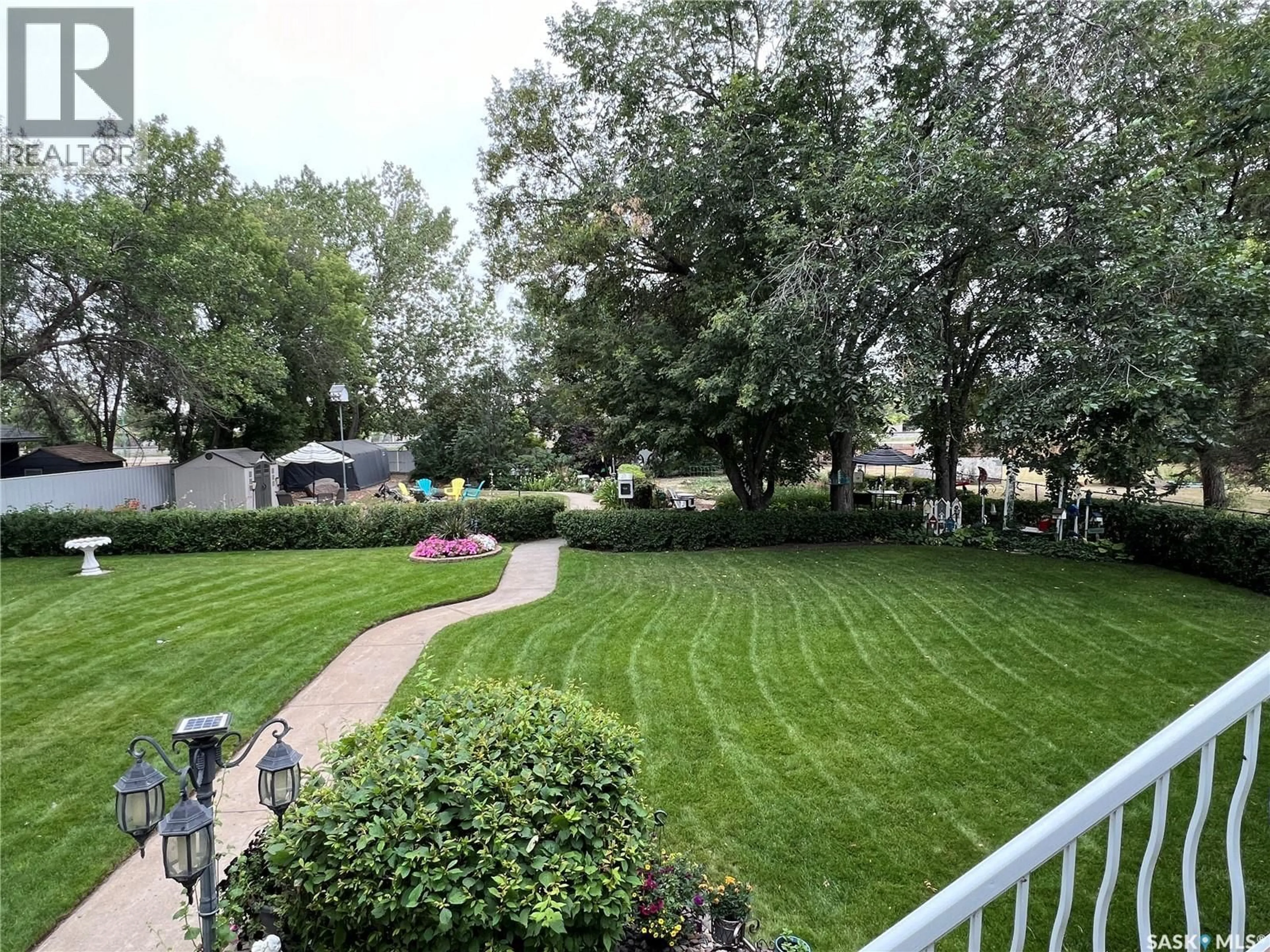 A pic from outside/outdoor area/front of a property/back of a property/a pic from drone, unknown for 1275 VETERANS CRESCENT, Estevan Saskatchewan S4A1Z9