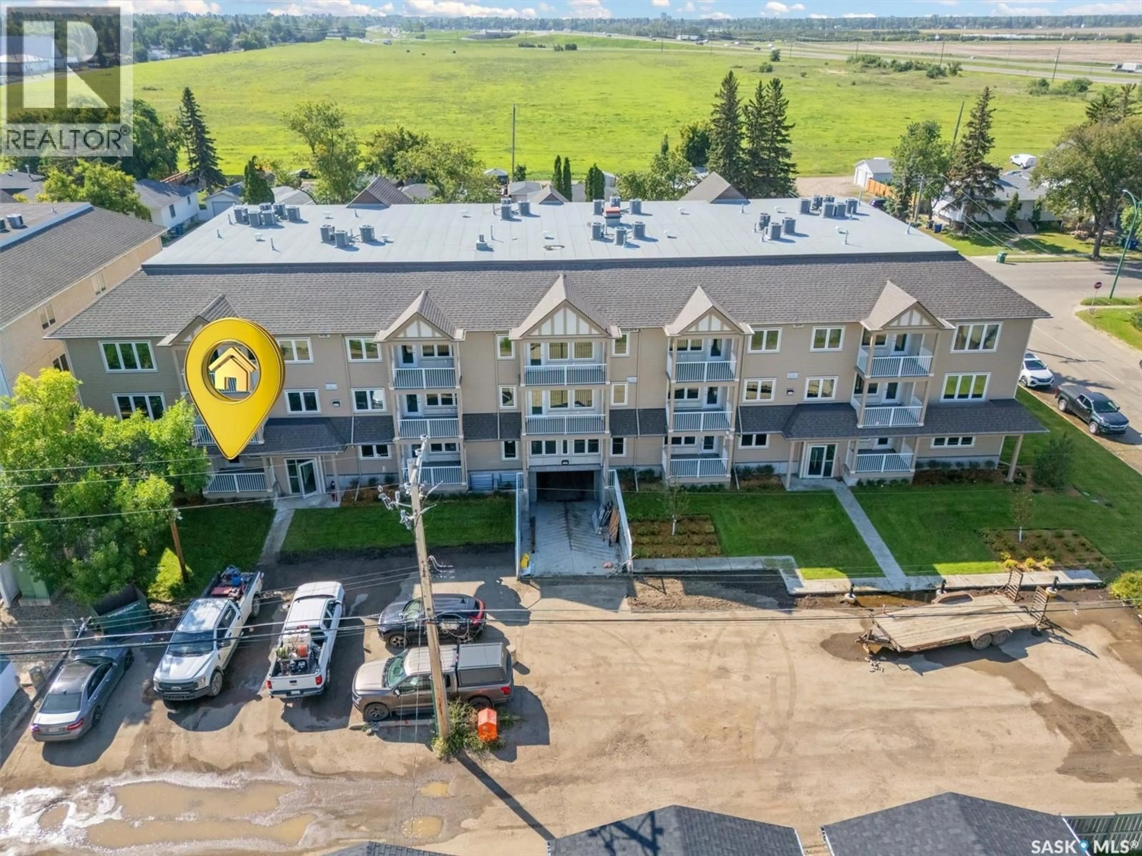 A pic from outside/outdoor area/front of a property/back of a property/a pic from drone, building for 102 318 108TH STREET, Saskatoon Saskatchewan S7N1P8