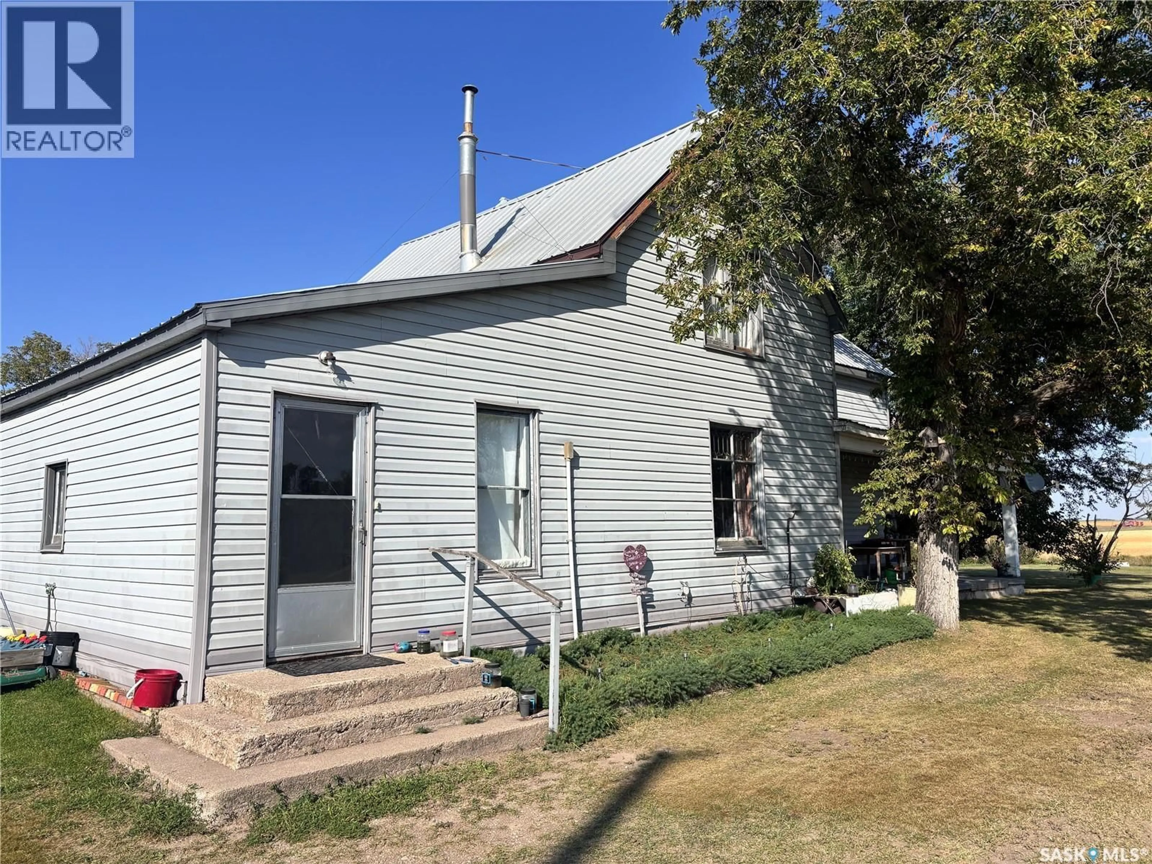 A pic from outside/outdoor area/front of a property/back of a property/a pic from drone, building for HETTRICK ACREAGE, Rudy Rm No. 284 Saskatchewan S0L2N0