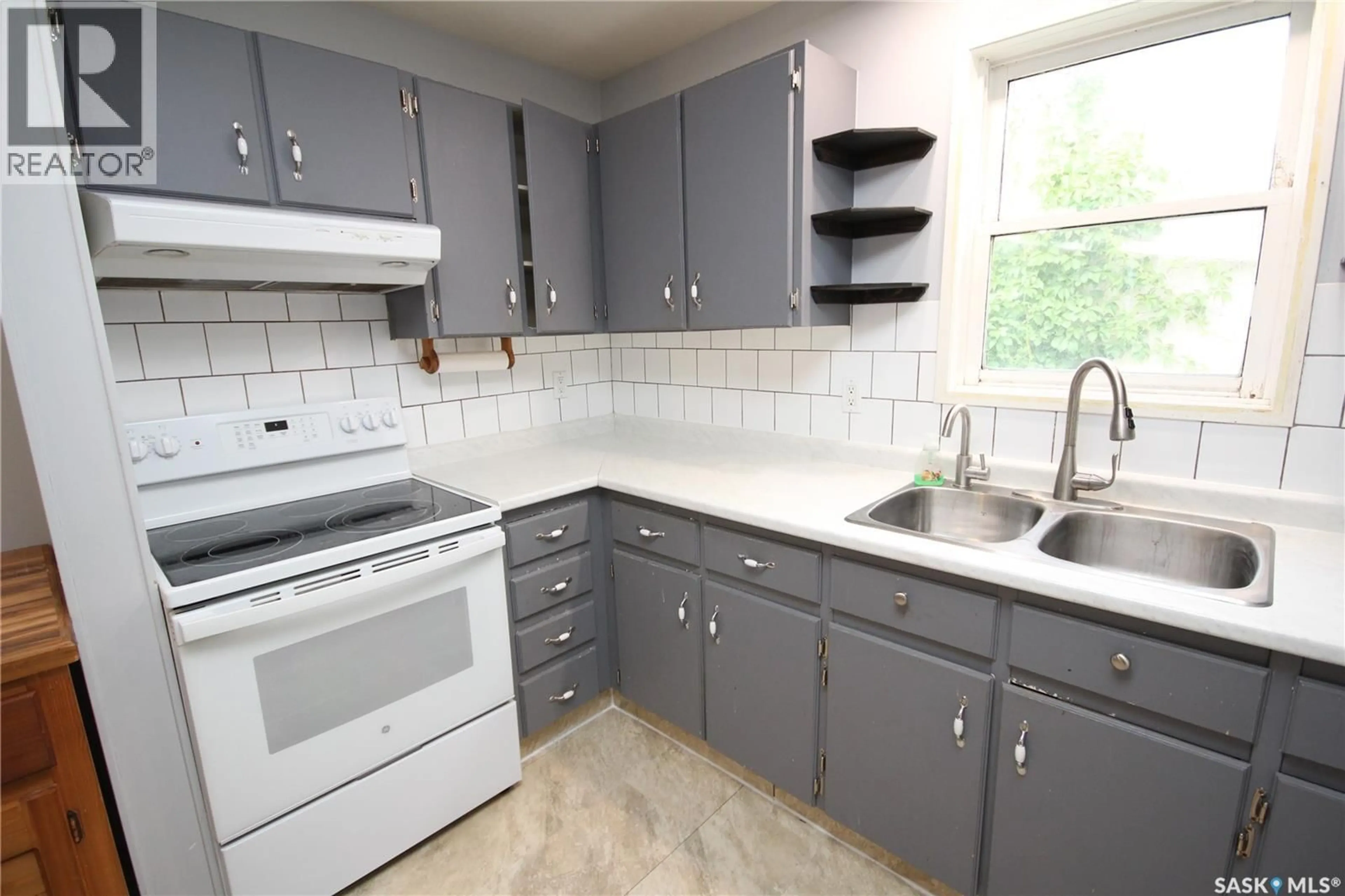 Standard kitchen, ceramic/tile floor for 14 SHARP STREET, Springside Saskatchewan S0A3V0