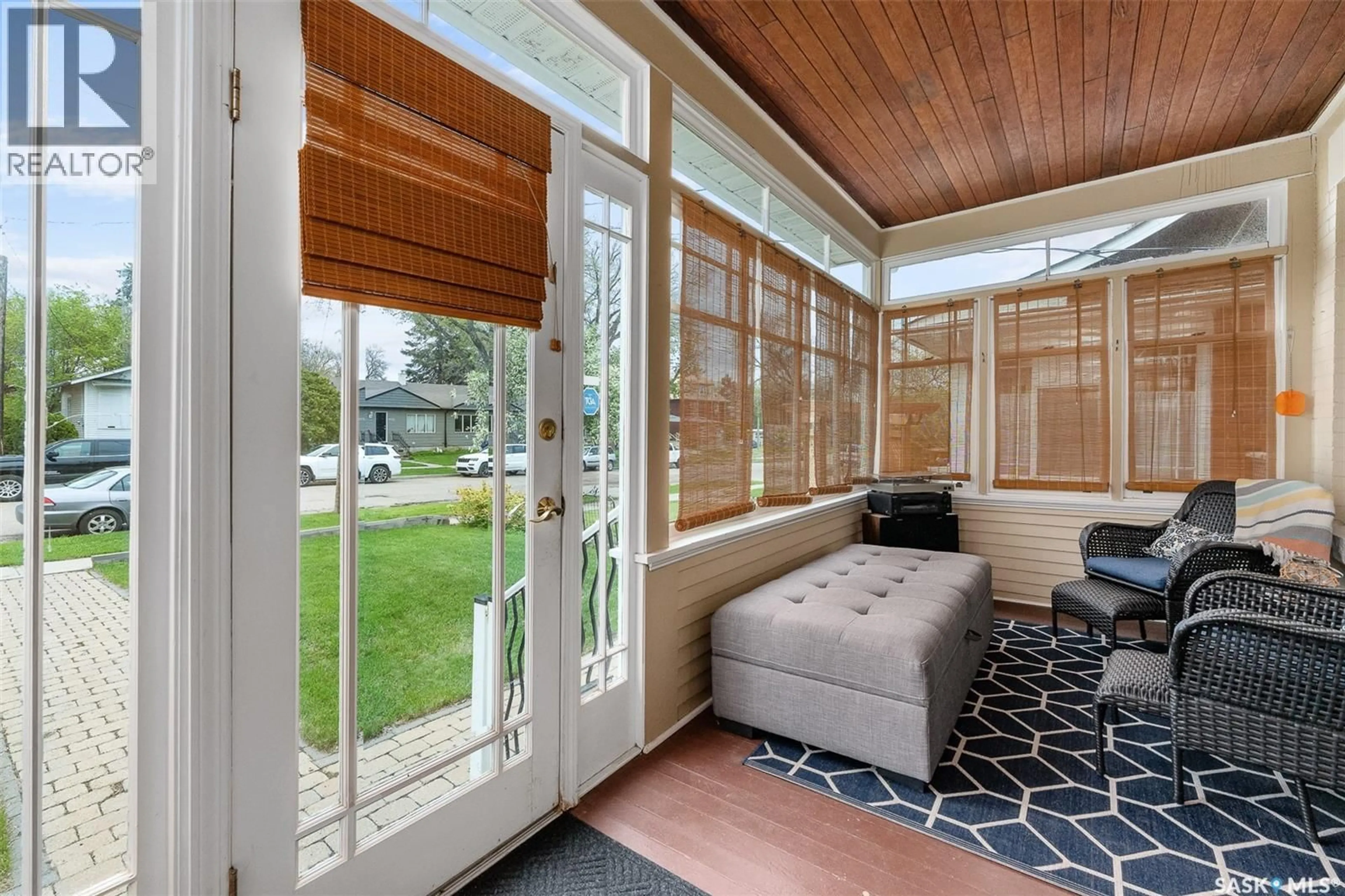 Indoor entryway for 1038 CHESTNUT AVENUE, Moose Jaw Saskatchewan S6H1A6