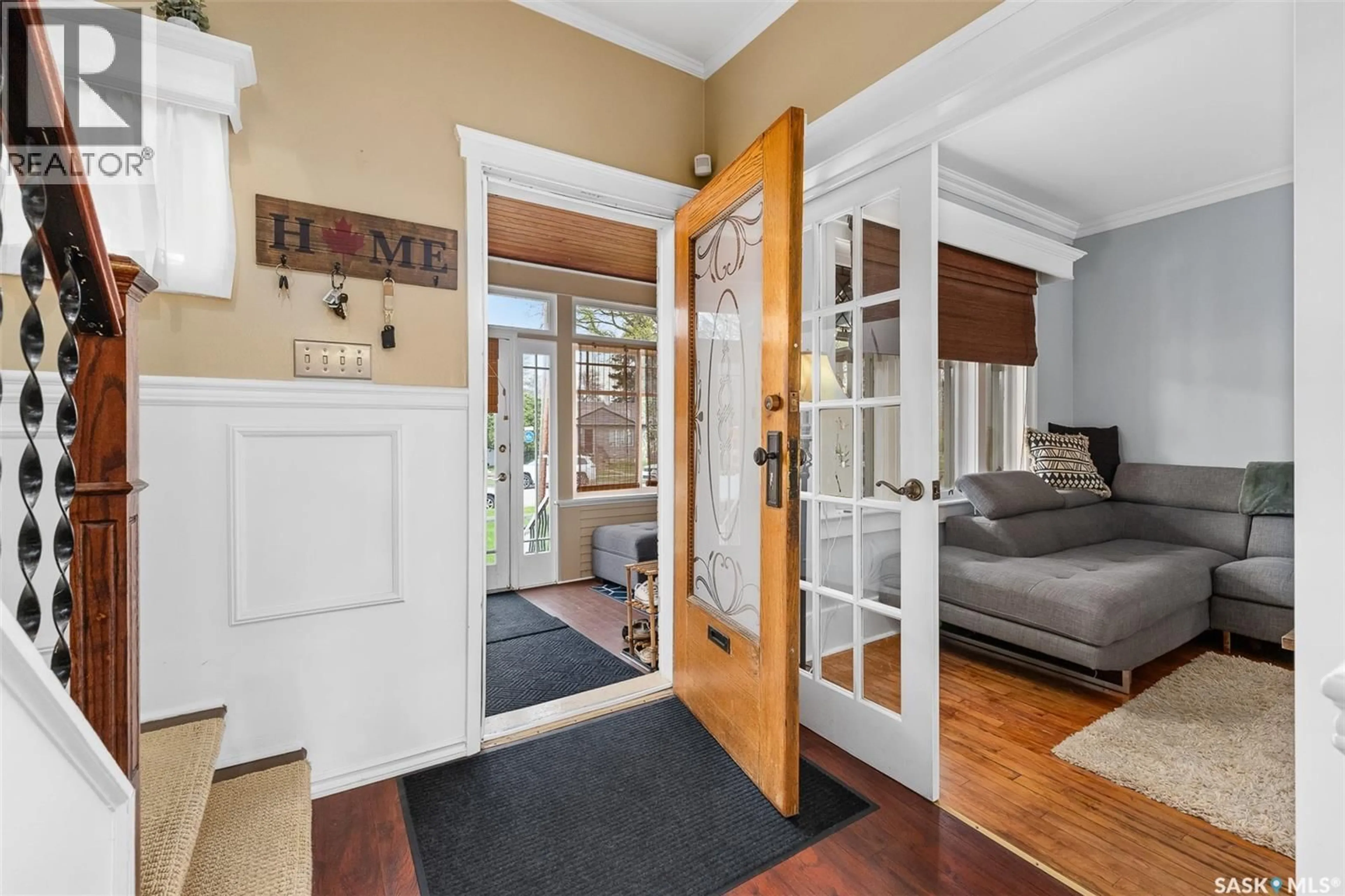 Indoor entryway for 1038 CHESTNUT AVENUE, Moose Jaw Saskatchewan S6H1A6