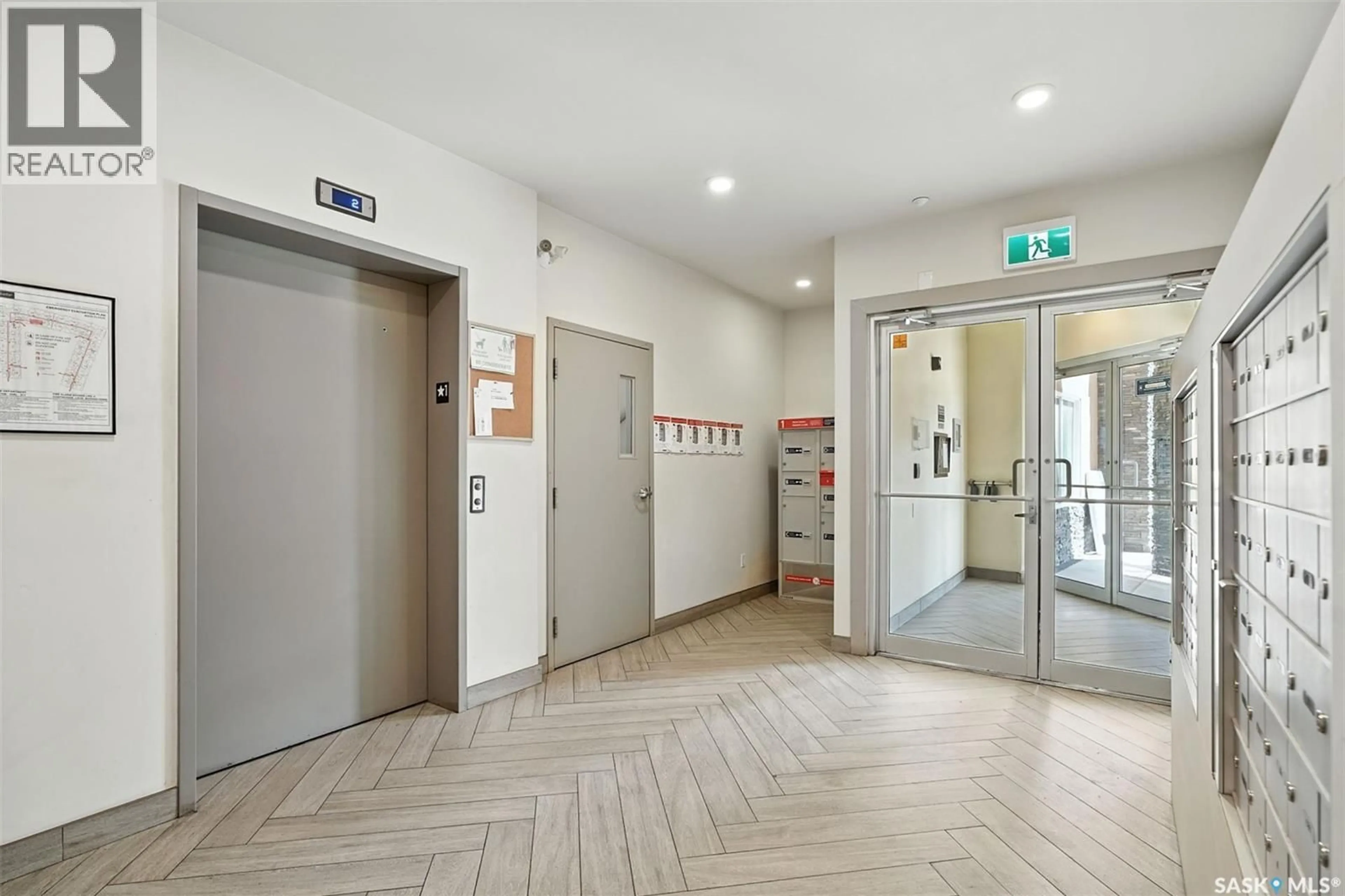 Indoor foyer for 215 142 PAWLYCHENKO LANE, Saskatoon Saskatchewan S7V0A4