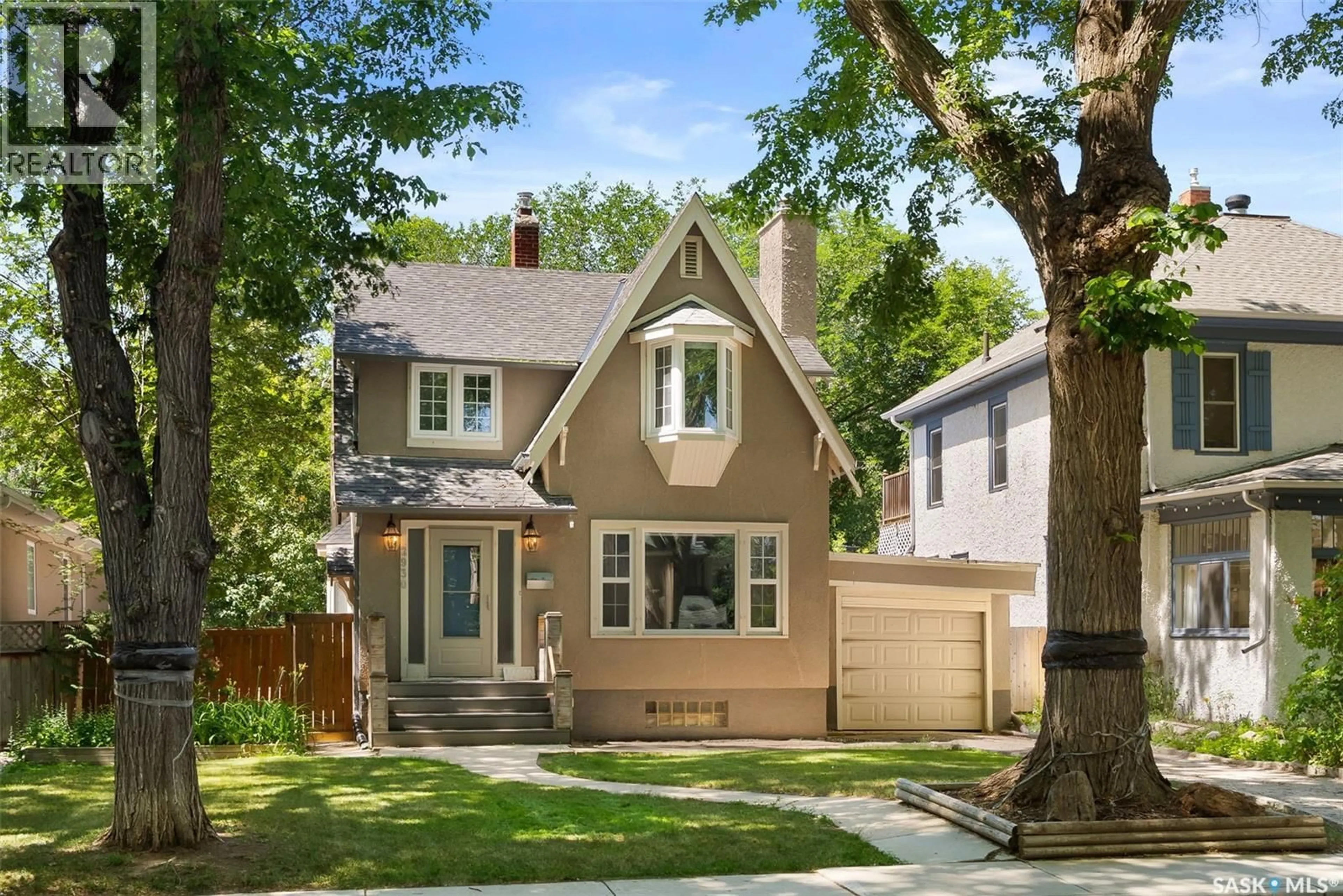 Home with vinyl exterior material, street for 2930 ANGUS STREET, Regina Saskatchewan S4S1N9