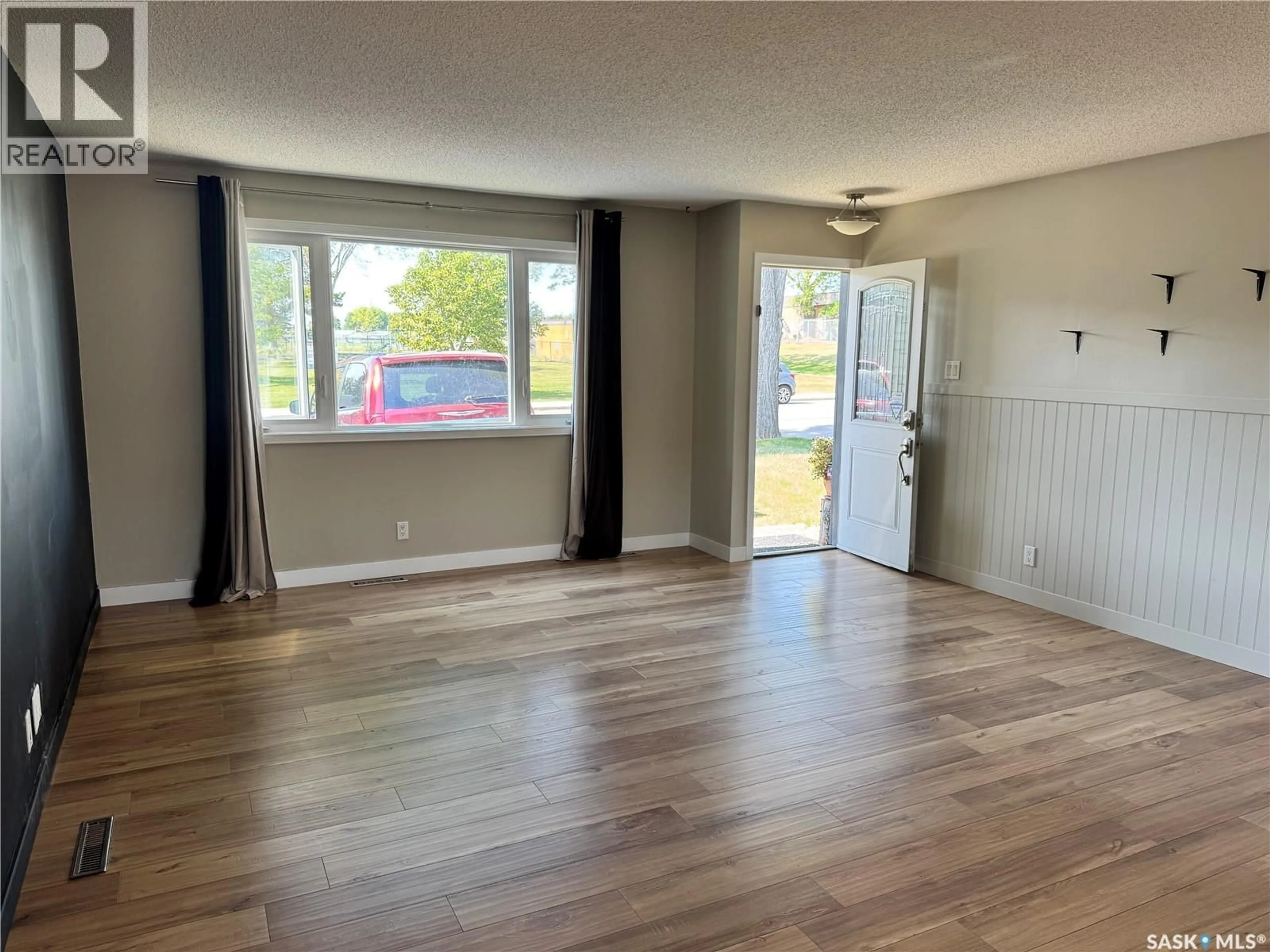 A pic of a room for 414 WITNEY AVENUE, Saskatoon Saskatchewan S7L3M7