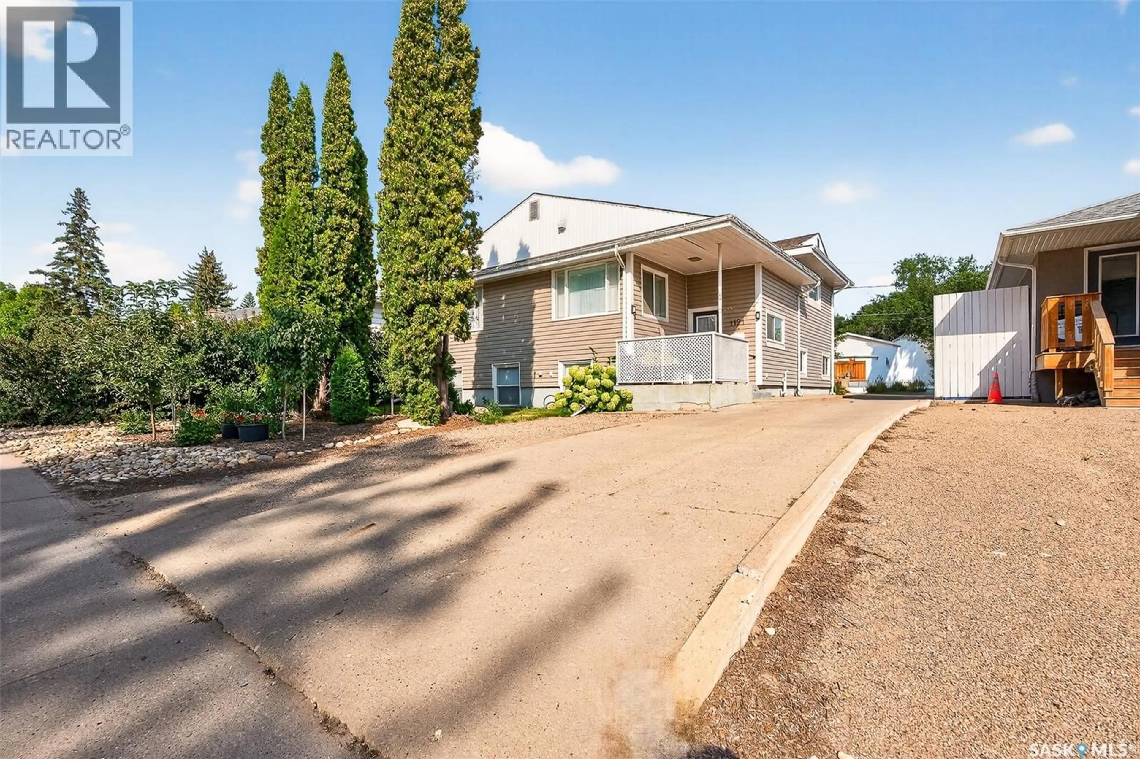 A pic from outside/outdoor area/front of a property/back of a property/a pic from drone, street for 1121 MAIN STREET, Moose Jaw Saskatchewan S6H0X3