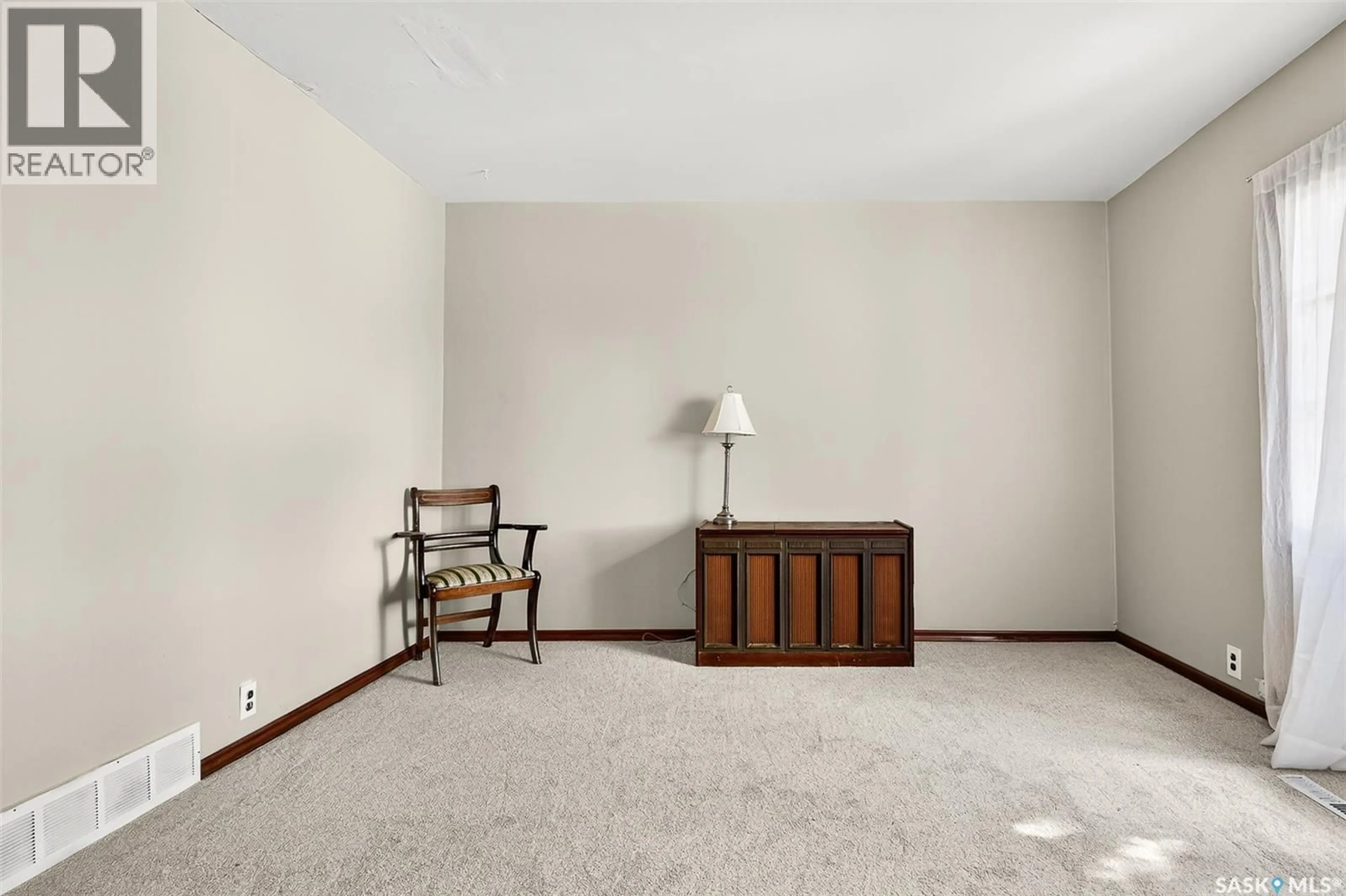 A pic of a room for 530 DUFFIELD STREET, Moose Jaw Saskatchewan S6H5H9