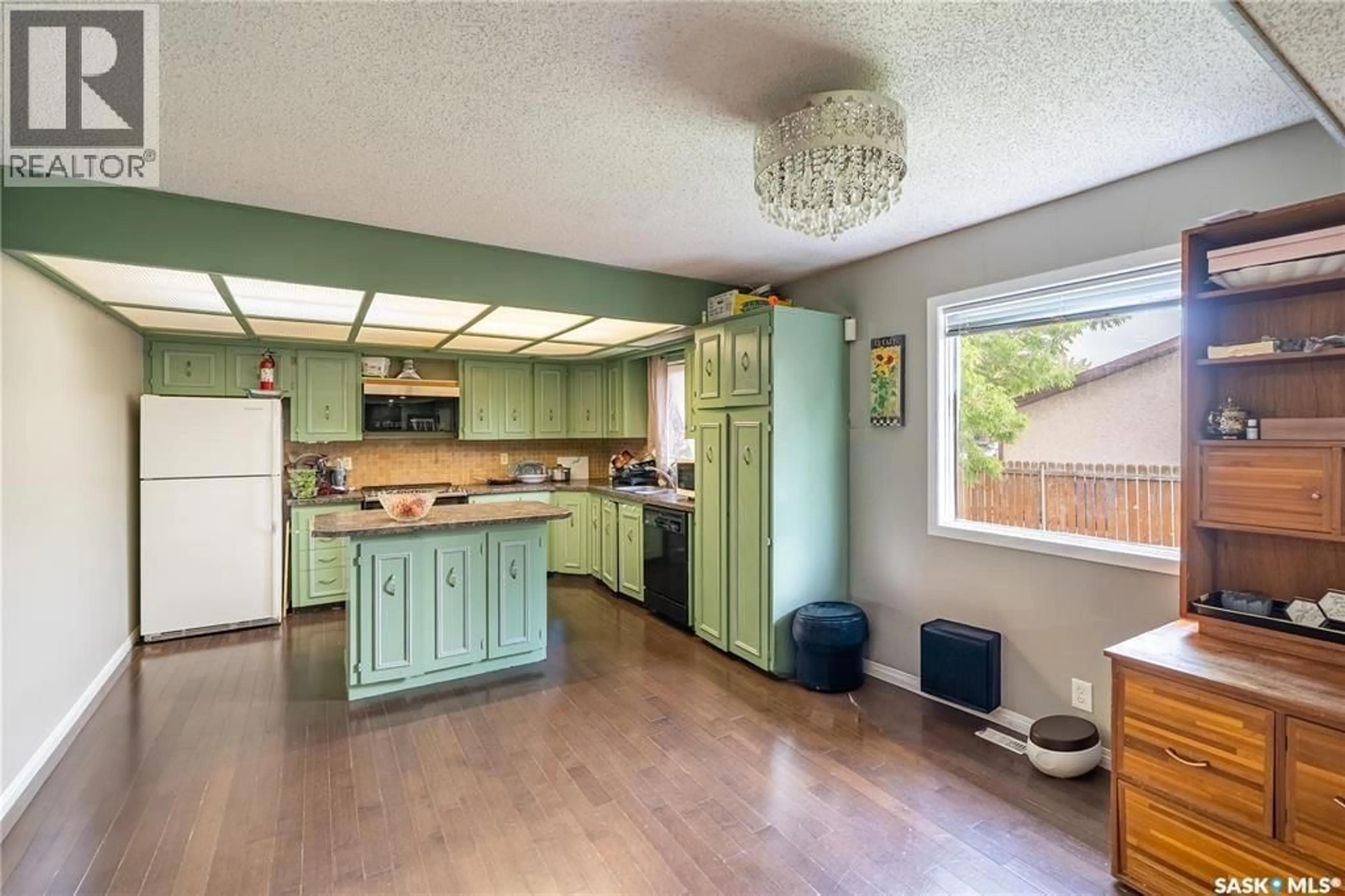 Open concept kitchen, unknown for 3158 SALTERIO CRESCENT, Regina Saskatchewan S4V1C9