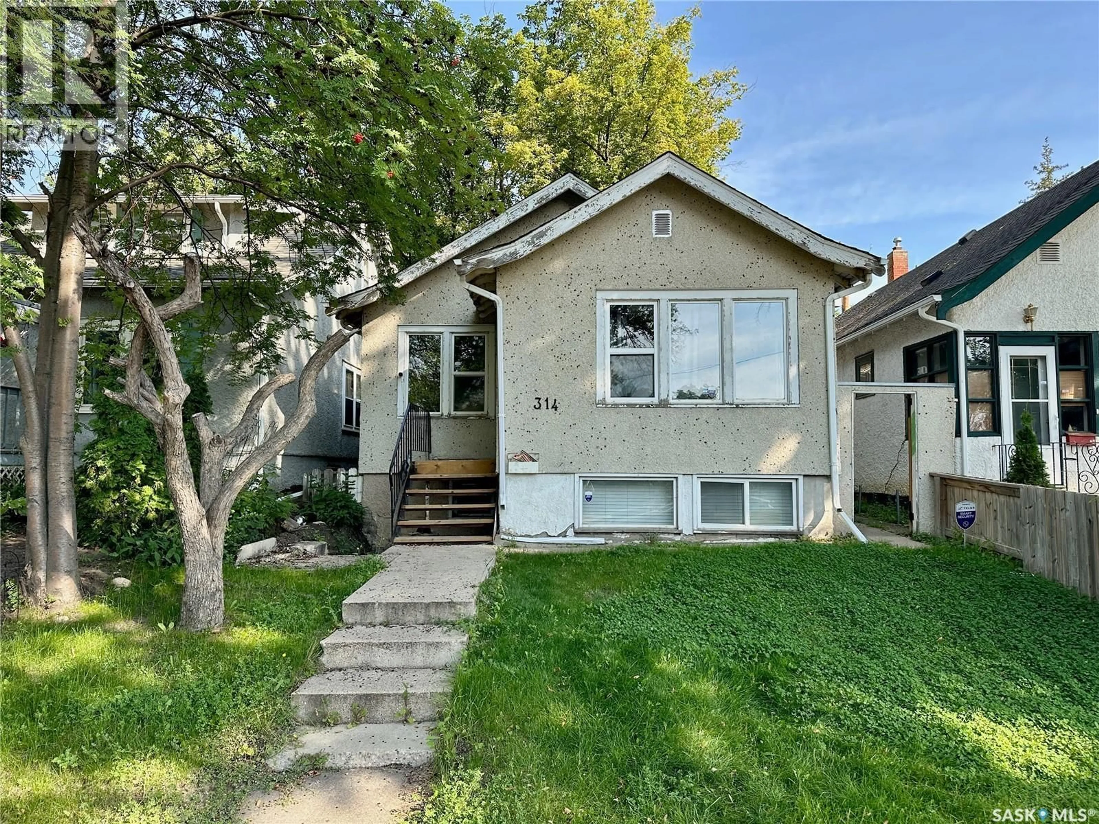 Home with vinyl exterior material, street for 314 26TH STREET, Saskatoon Saskatchewan S7L0H8