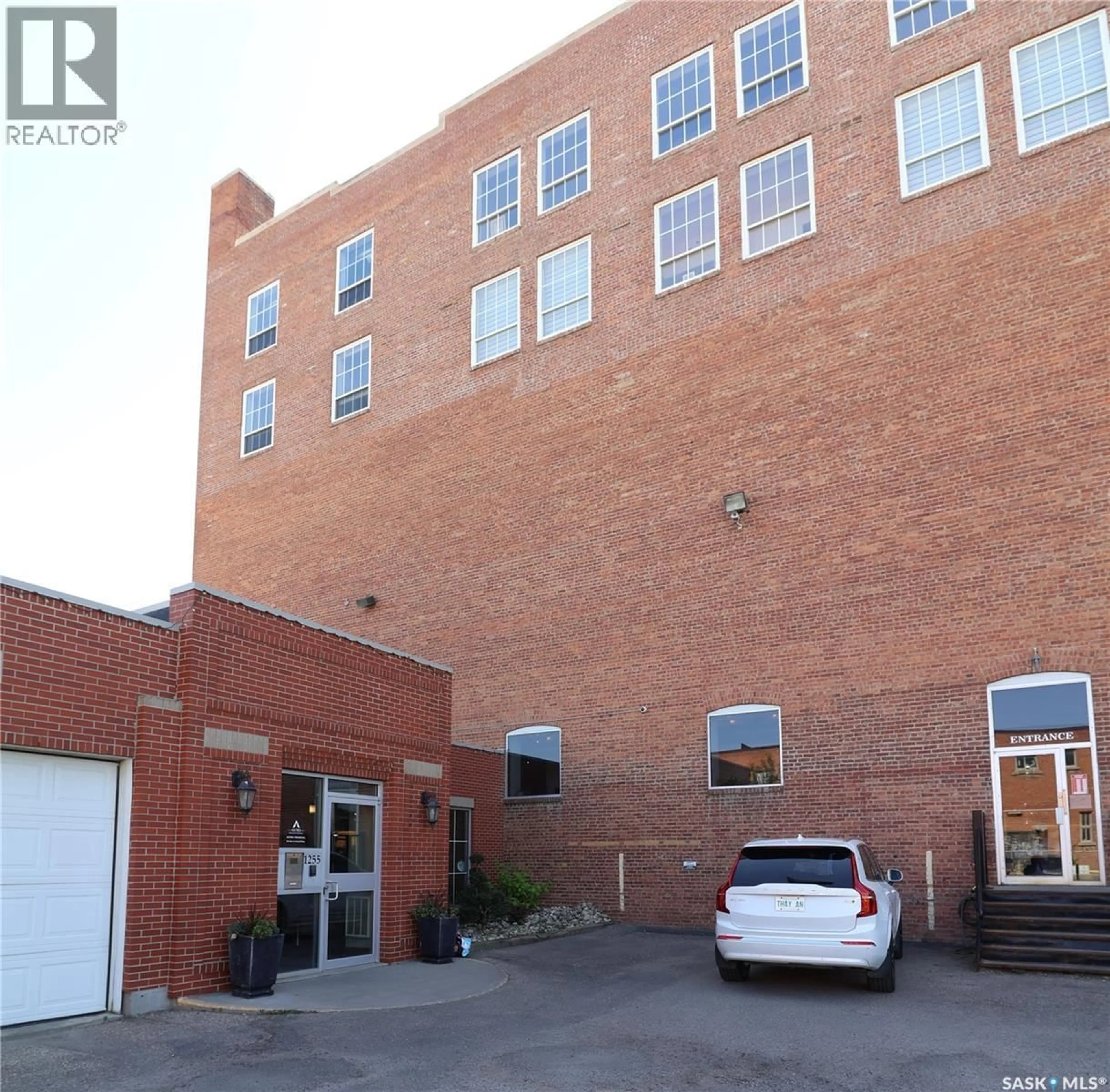 Indoor foyer for 302 1275 BROAD STREET, Regina Saskatchewan S4R1Y2