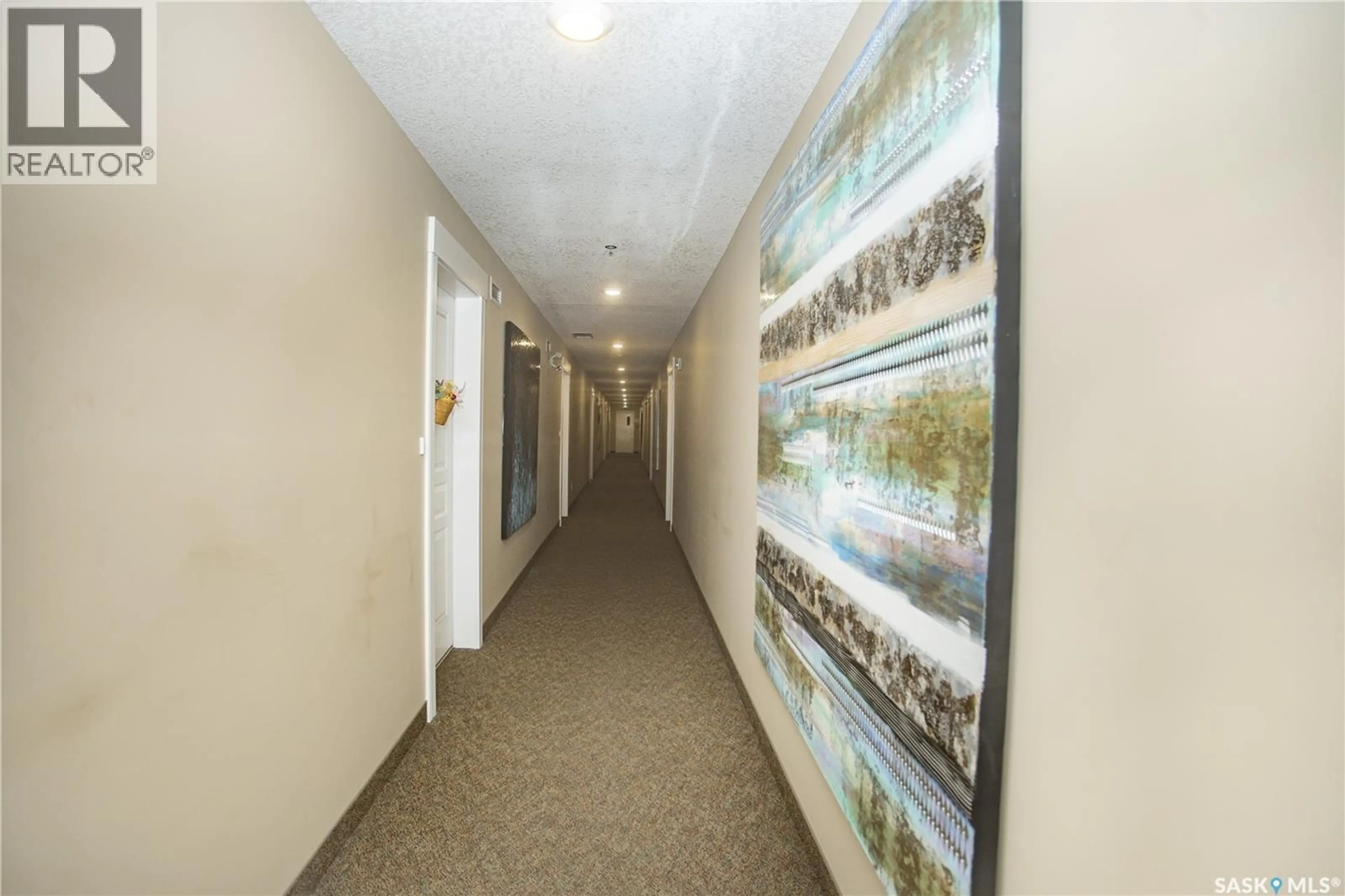 Indoor foyer for 108 - 4205 WILLIS CRESCENT, Saskatoon Saskatchewan S7T0W8