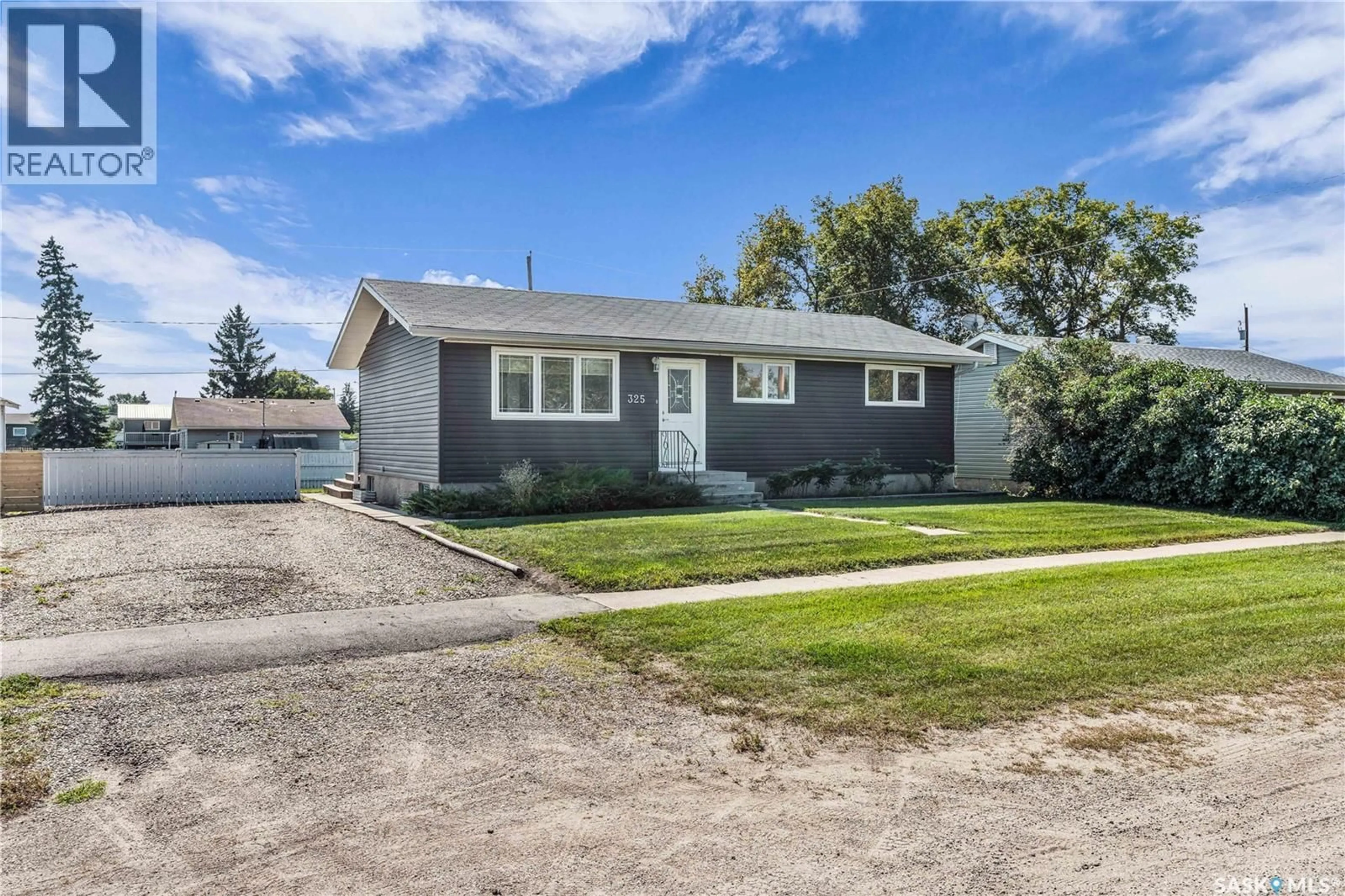 Home with vinyl exterior material, street for 325 RIVERSIDE DRIVE, St. Louis Saskatchewan S0J2C0