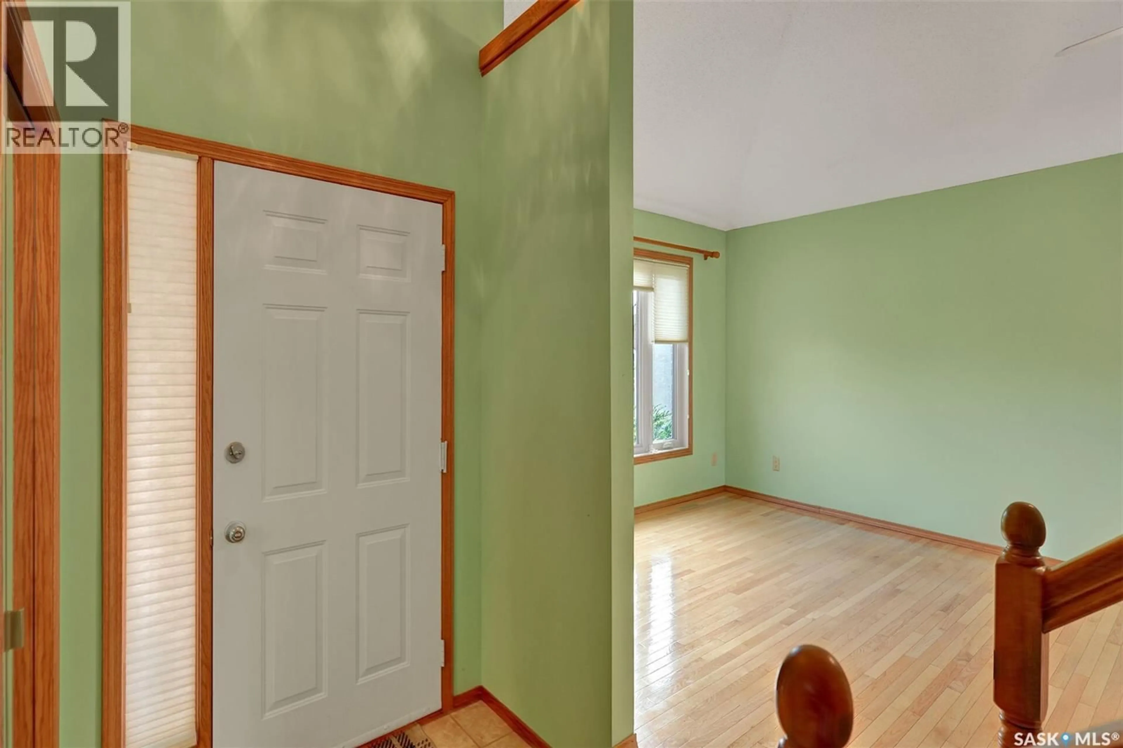 Indoor entryway for 1430 WASCANA HIGHLANDS, Regina Saskatchewan S4V2K2