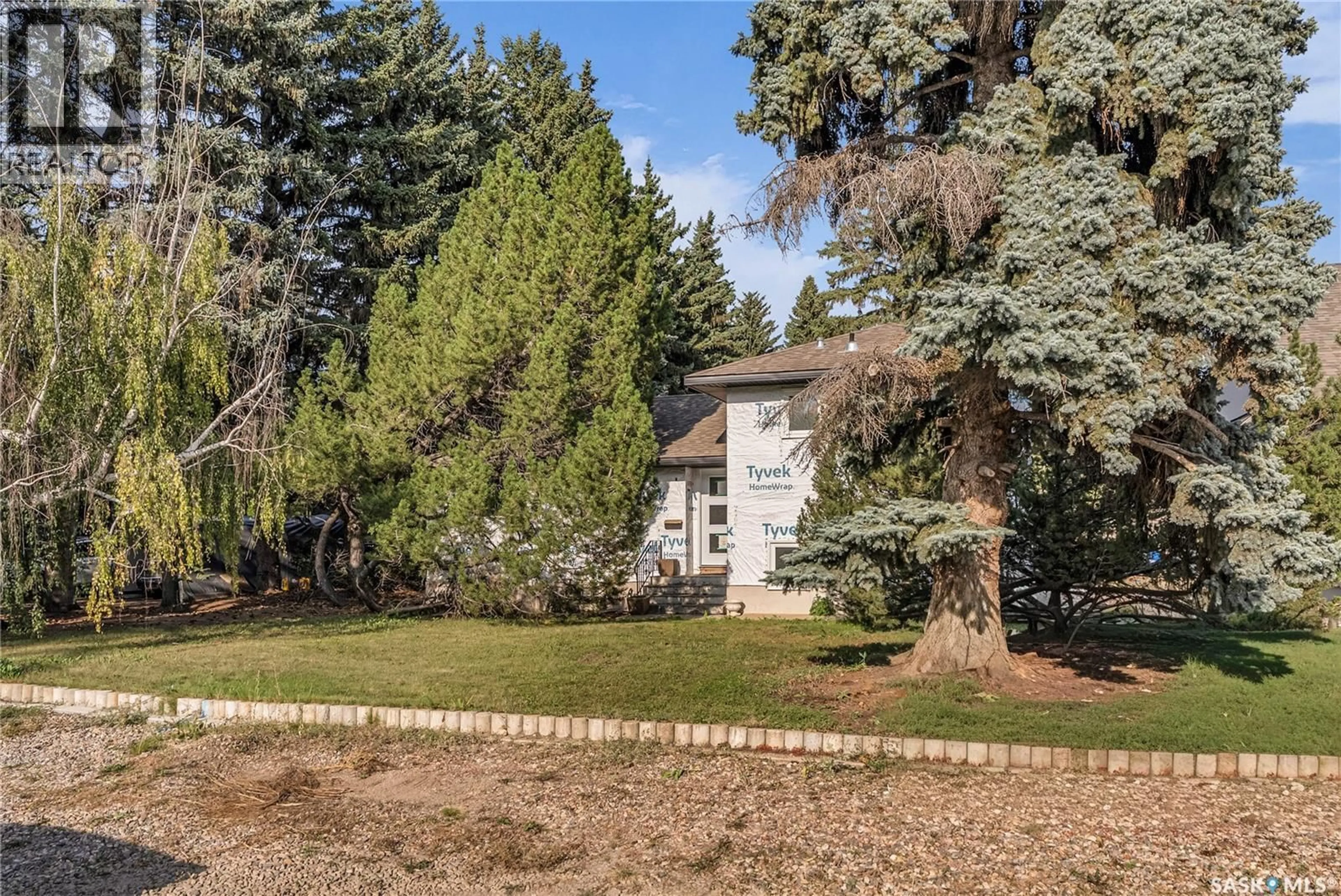 A pic from outside/outdoor area/front of a property/back of a property/a pic from drone, unknown for 1218 HAIDA AVENUE, Saskatoon Saskatchewan S7M3W7