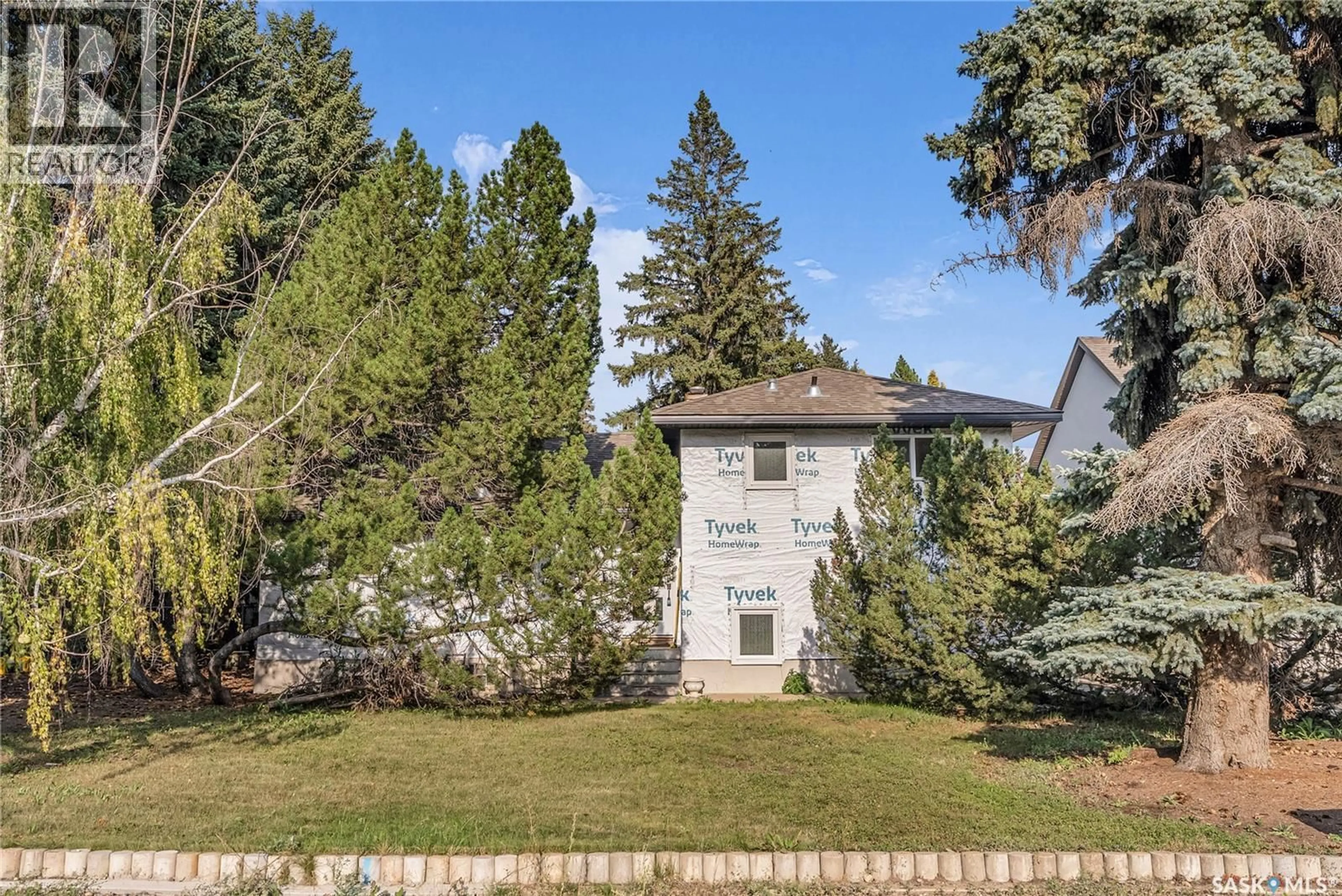 A pic from outside/outdoor area/front of a property/back of a property/a pic from drone, street for 1218 HAIDA AVENUE, Saskatoon Saskatchewan S7M3W7