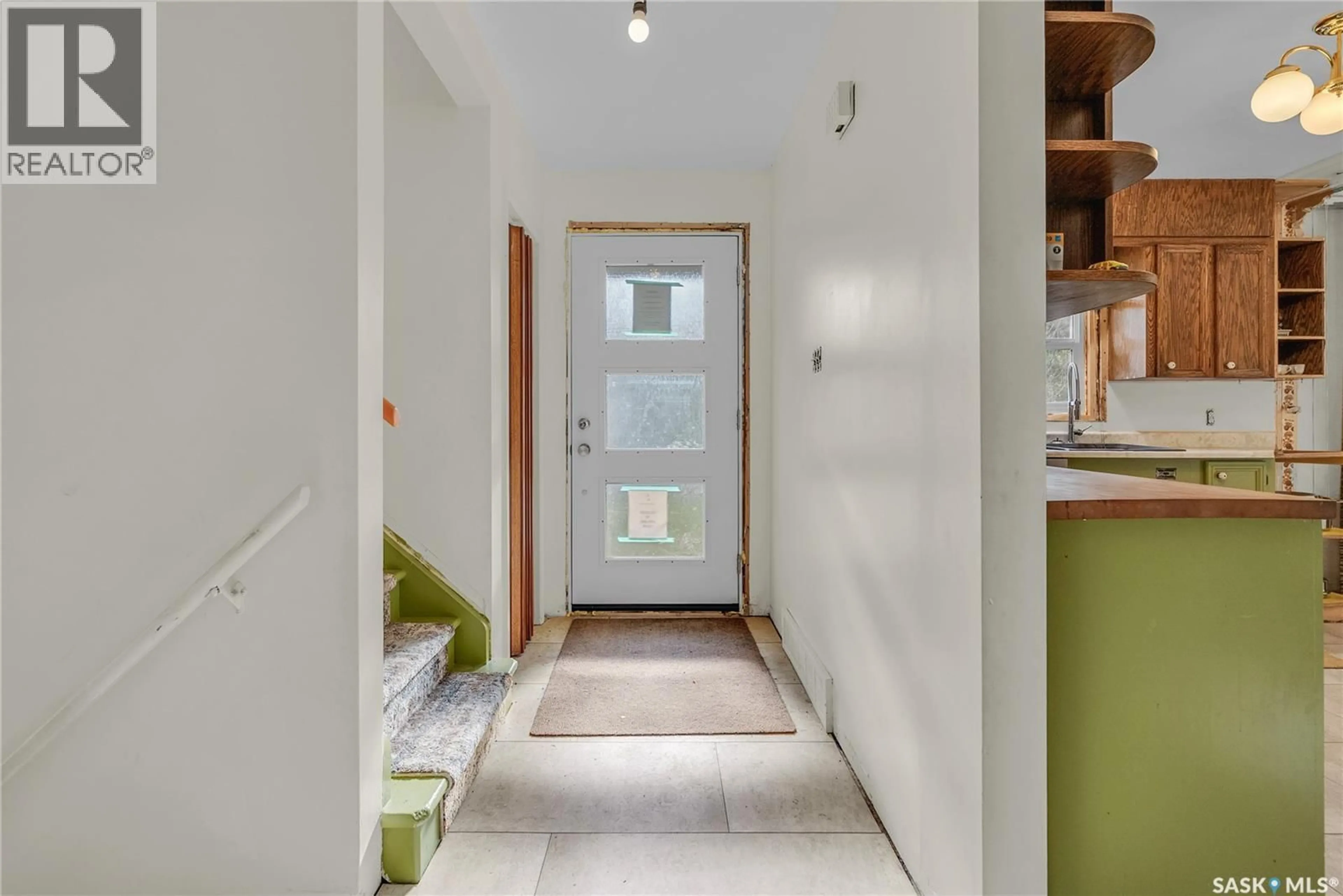 Indoor entryway for 1218 HAIDA AVENUE, Saskatoon Saskatchewan S7M3W7