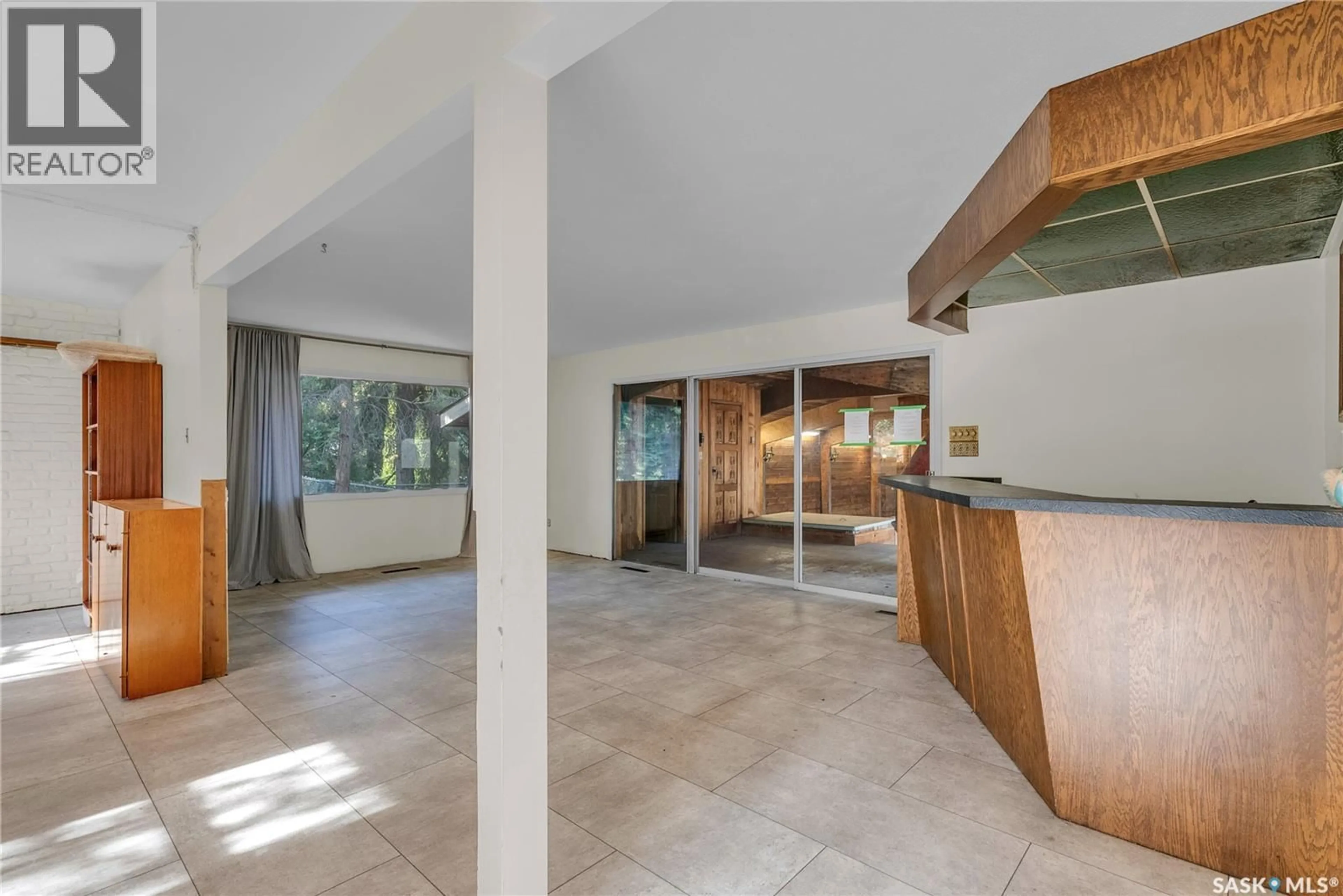 Indoor foyer for 1218 HAIDA AVENUE, Saskatoon Saskatchewan S7M3W7