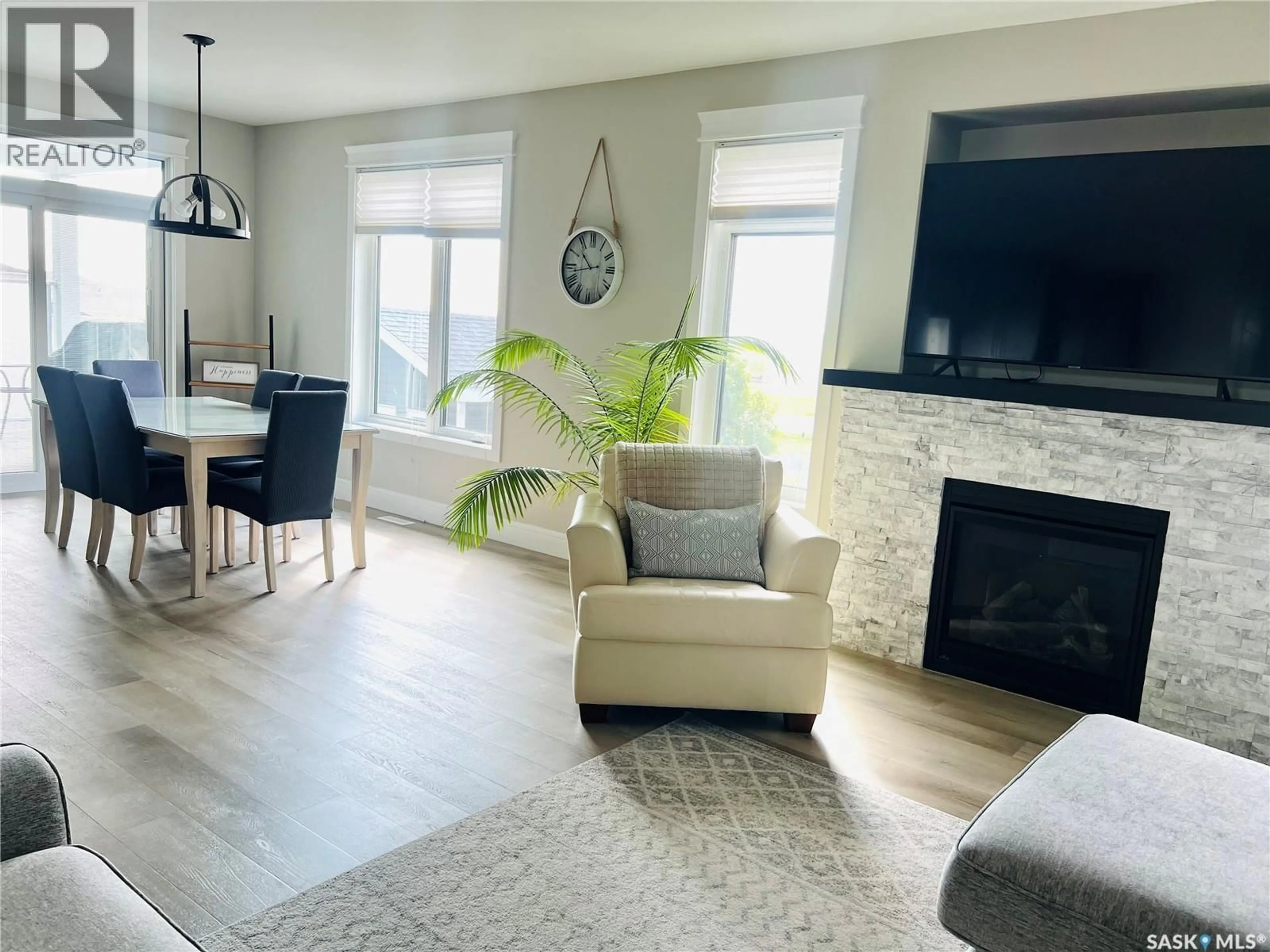 Living room with furniture, unknown for 516 RIDGEVIEW STREET, Swift Current Saskatchewan S9H5S7