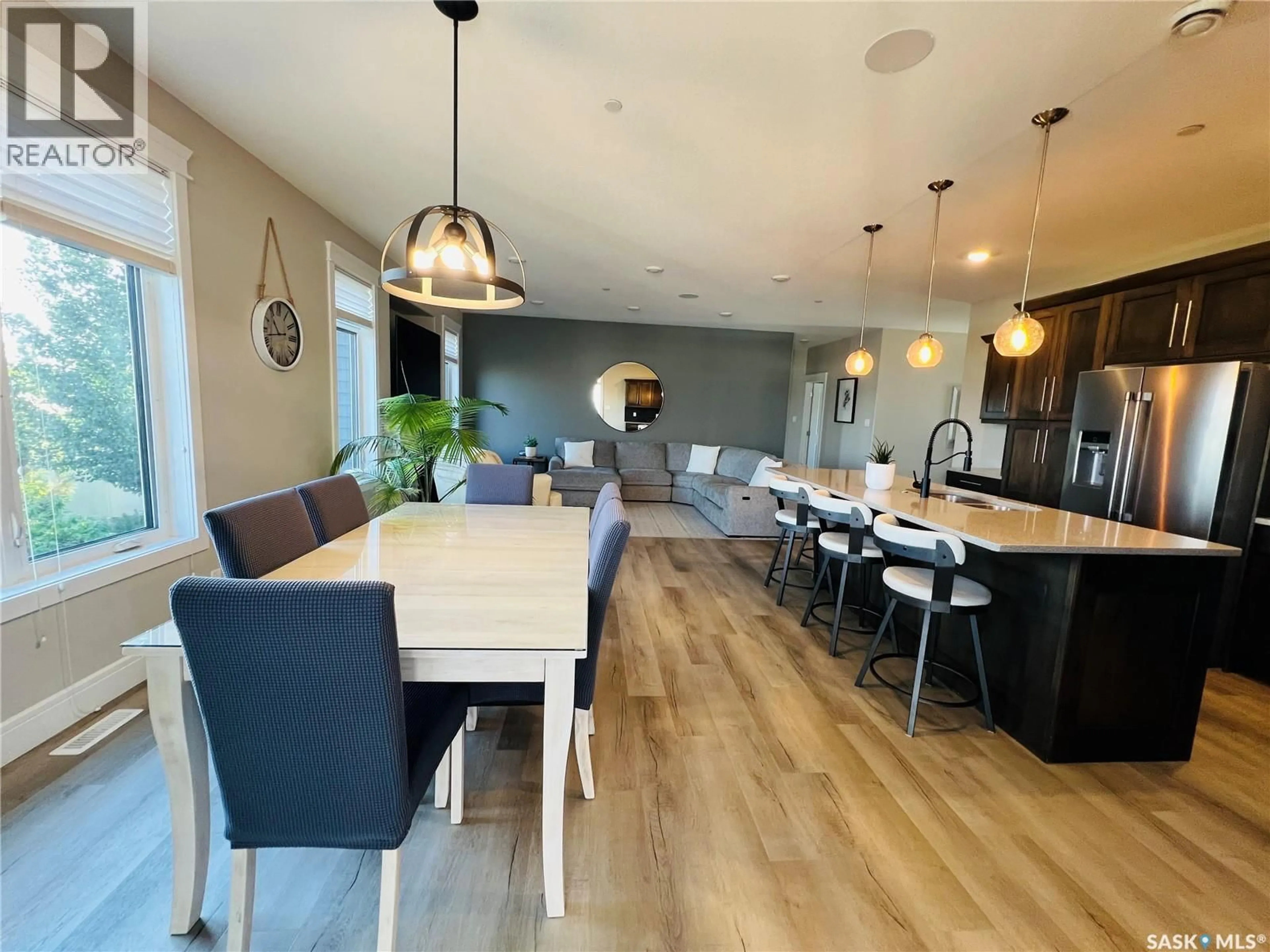 Open concept kitchen, wood/laminate floor for 516 RIDGEVIEW STREET, Swift Current Saskatchewan S9H5S7
