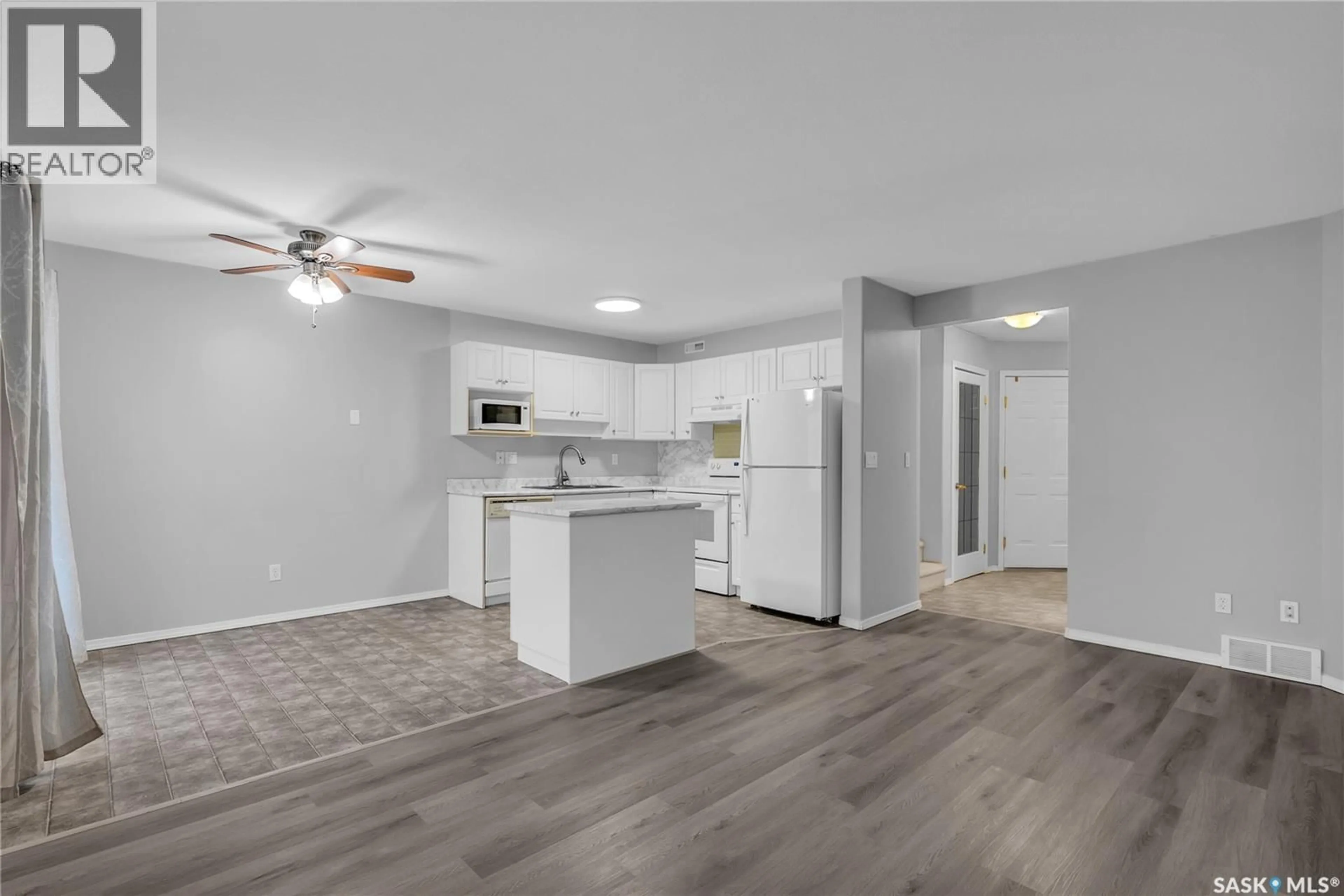 Open concept kitchen, unknown for 35 111 FAIRBROTHER CRESCENT, Saskatoon Saskatchewan S7S0A3
