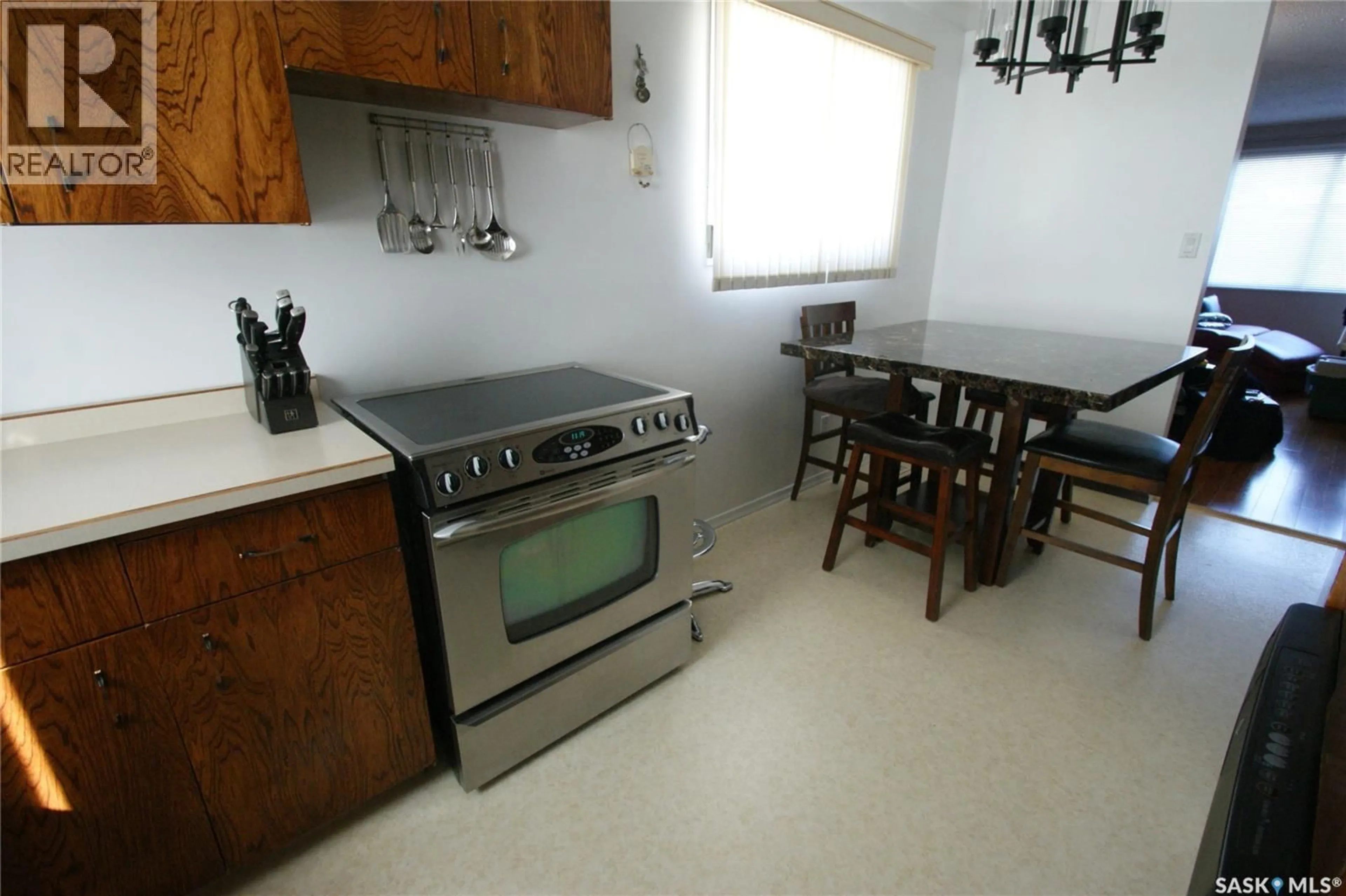 Standard kitchen, unknown for 3209 33RD STREET, Saskatoon Saskatchewan S7L4R1