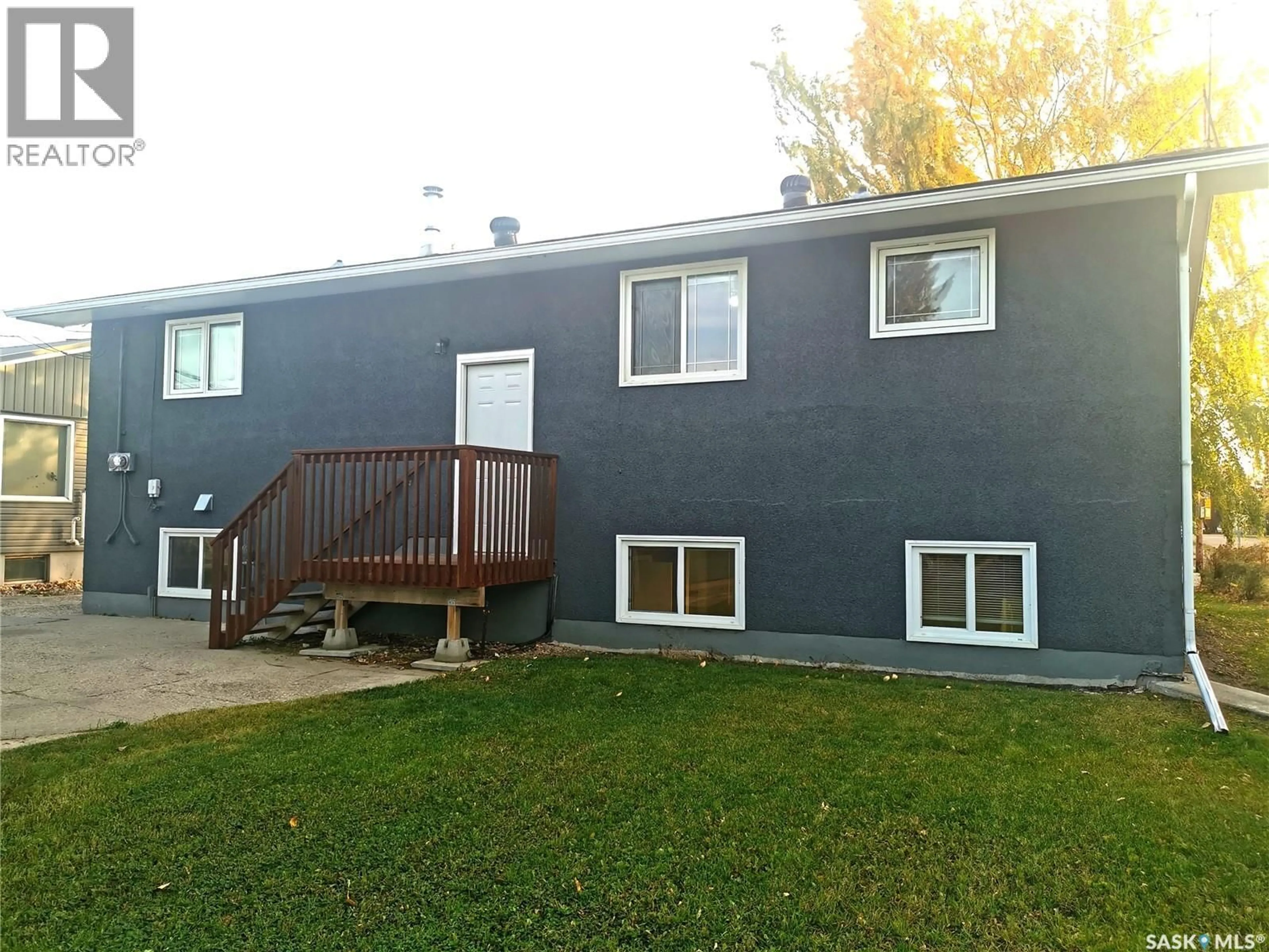 Home with vinyl exterior material, unknown for 609 KINTYRE AVENUE, Colonsay Saskatchewan S0K0Z0