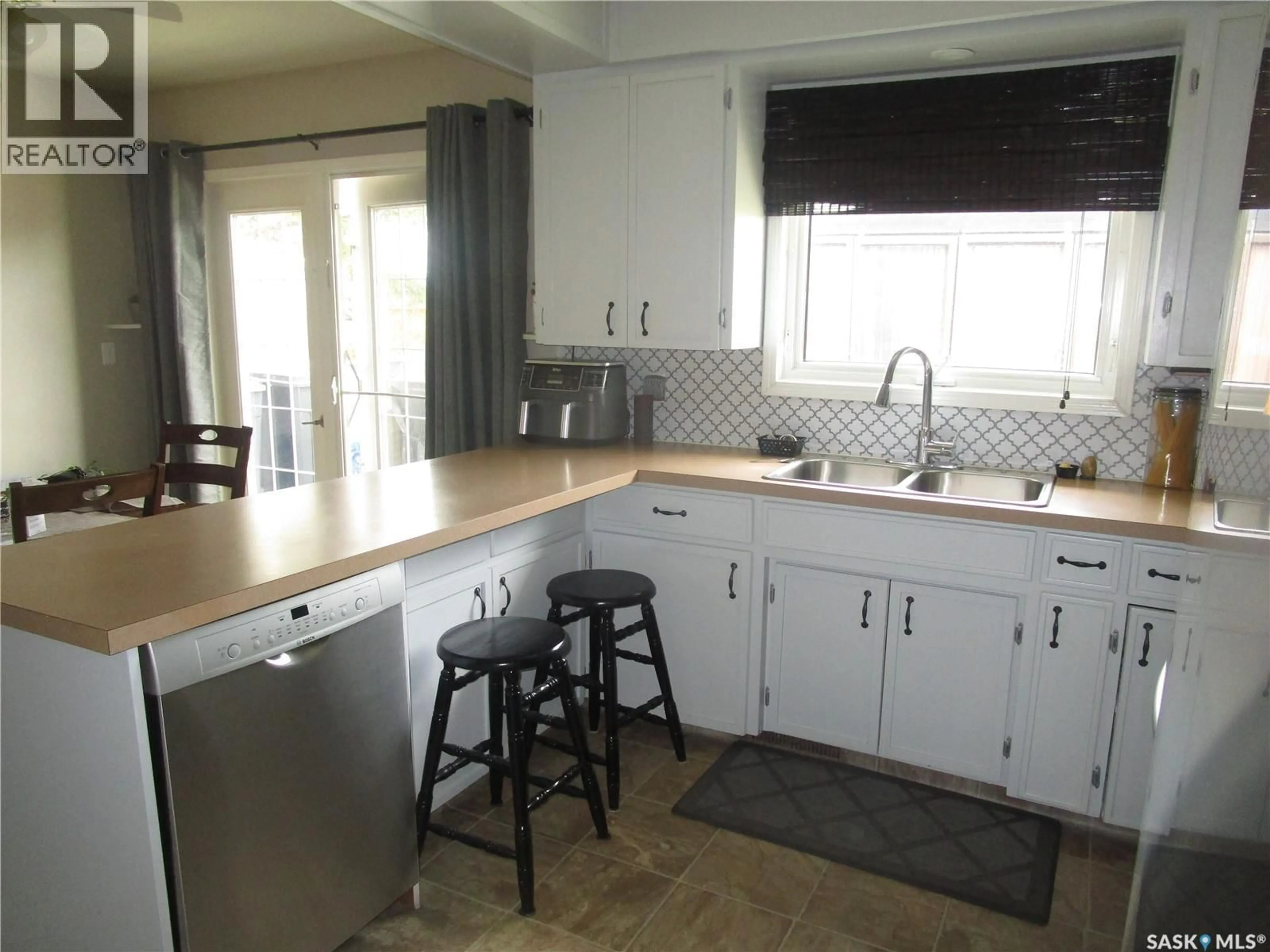 Open concept kitchen, unknown for 100 BELL ROAD, Assiniboia Saskatchewan S0H0B0