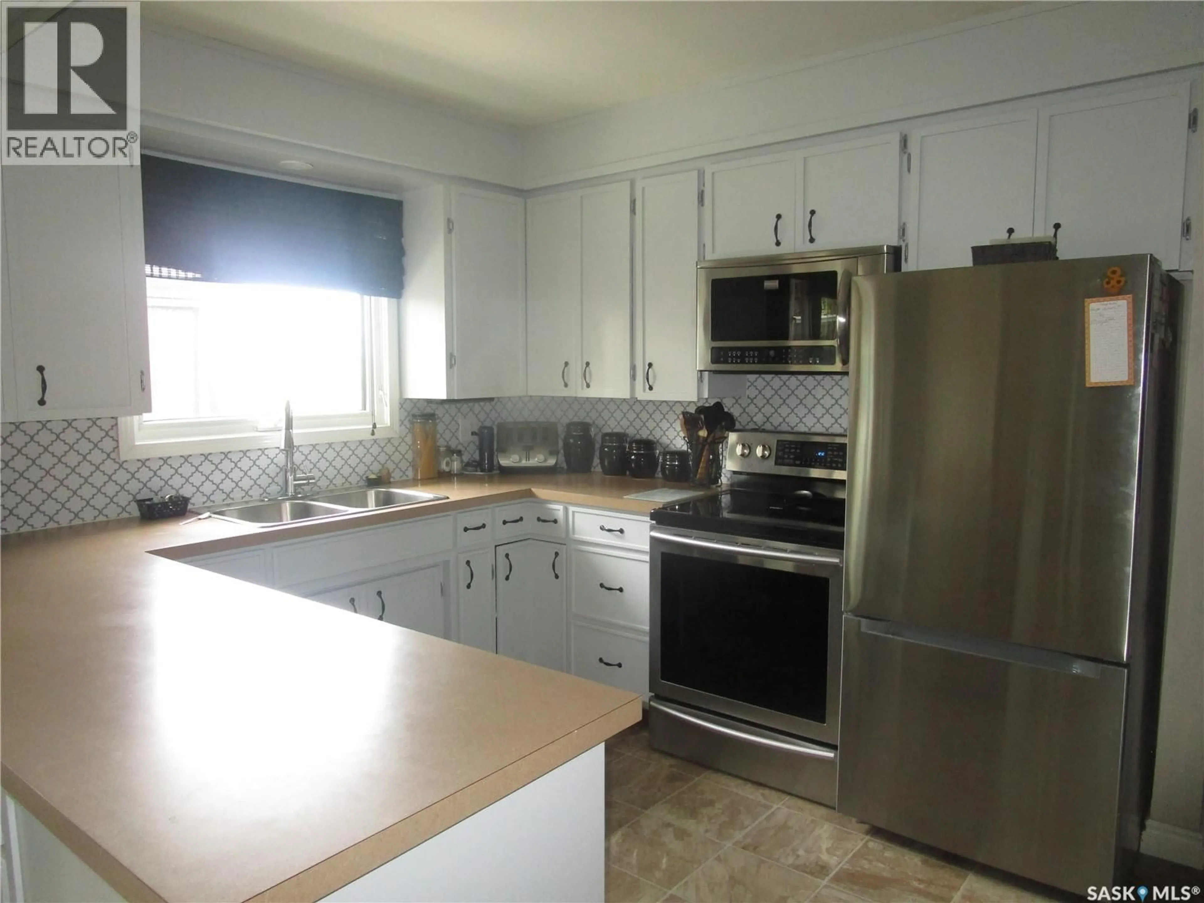 Standard kitchen, unknown for 100 BELL ROAD, Assiniboia Saskatchewan S0H0B0